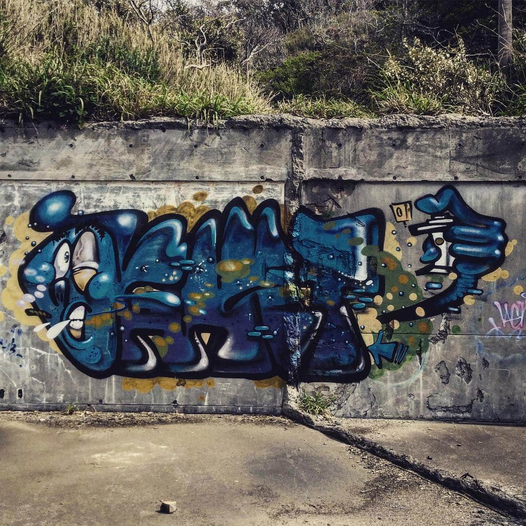 宇野剛史のインスタグラム：「SO COOOL!!🌈 #graffitiart  #graffiti  #wallart」