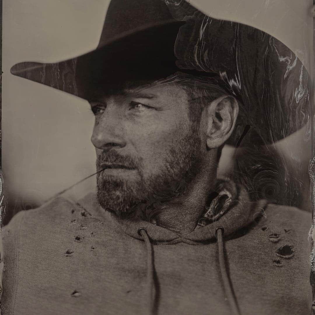 イアン・ボーエンのインスタグラム：「I’ve never been so happy to look so old!! This Tintype photo by @_sarahcoulter on set of @yellowstone is an exact process replica from the 1850’s.  I’m hoping to swipe the original one day....」