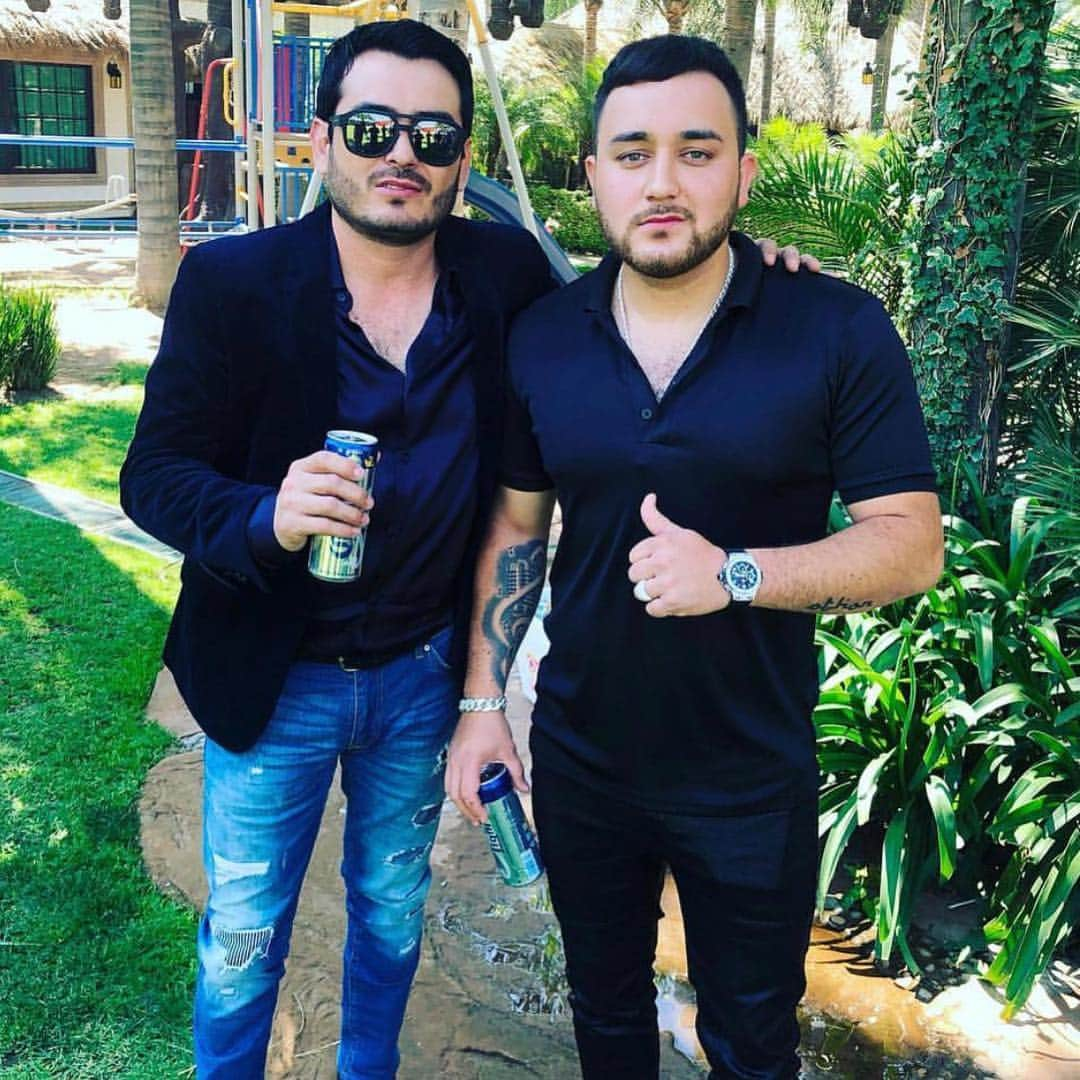 ケビン・オーティズさんのインスタグラム写真 - (ケビン・オーティズInstagram)「nos vemos hoy en salem oregon y portland oregon junto a mi compa @juliochaidezoficial 🙏🏻🎤🍻」4月20日 5時27分 - kevinortizoficial