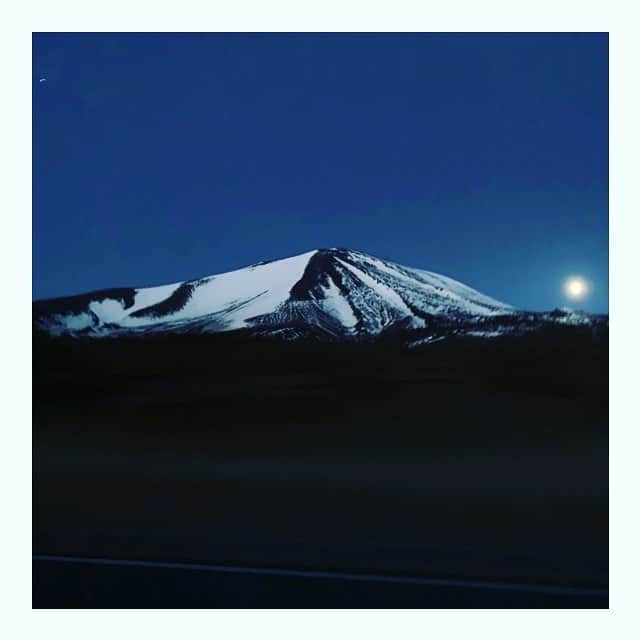 奥菜恵さんのインスタグラム写真 - (奥菜恵Instagram)「#scenery #sceneryphotography #view  #onehourago #morning #mountain #moon #backtotokyo」4月20日 5時34分 - megumi_okina