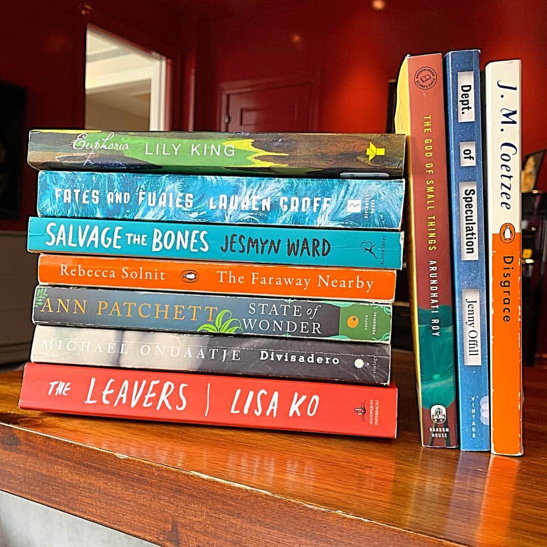 デブラ・メッシングさんのインスタグラム写真 - (デブラ・メッシングInstagram)「Have you had enough of all the noise? Here are some of my favorite books. They brought me such joy. I wish you all a quiet corner and a book this weekend. Oh, and happy holidays to everyone who is celebrating. ❤️ #Euphoria #FateandFuries #SalvagetheBones #TheFarawayNearby #StateofWonder #Divisadero #Leavers #Disgrace #TheGodOfSmallThings #DeptOfSpeculation. Missing is #AmericanMarriage & #AlltheLightWeCannotSee because I’ve foisted themon friends. 📕#Lilyking#LaurenGroff #JesmynWard #AnnPatchett #MichaelOndaatje #LisaKo #ArundhatiRoy #JennyOffill #JMCoetze」4月20日 5時39分 - therealdebramessing