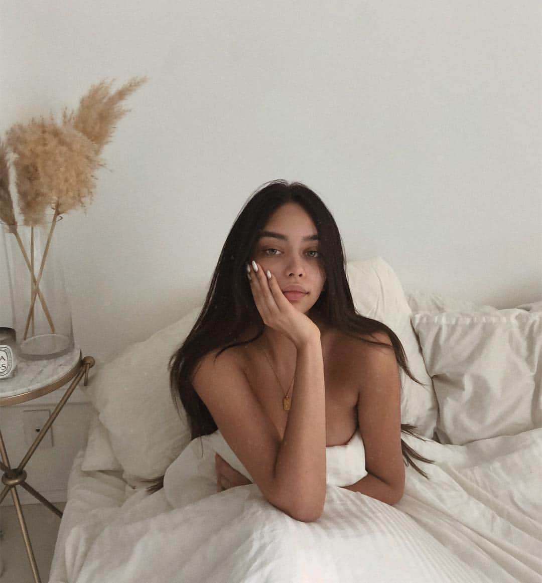 JANICE JOOSTEMAさんのインスタグラム写真 - (JANICE JOOSTEMAInstagram)「👼🏼 let’s stay in bed」4月20日 5時51分 - janicejoostemaa