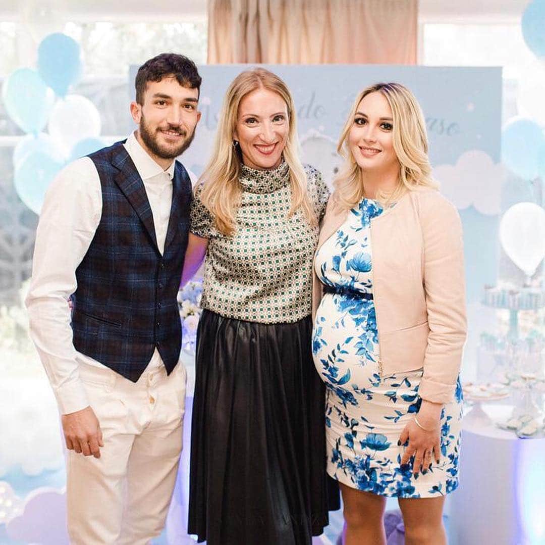 ダニロ・カタルディのインスタグラム：「Aspettando Tommaso.💙👪 Grazie per aver organizzato questa spendida festa. Sei sempre la migliore @sanda_pandza_events ❤️」