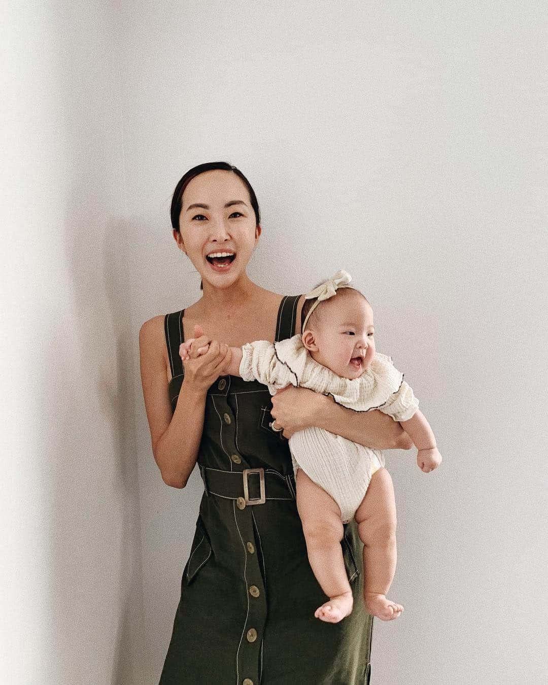 クリッセル・リムさんのインスタグラム写真 - (クリッセル・リムInstagram)「That friyayyyyyy feeling wearing @chrisellelimcollection 👶🏻 Do you think colette & I look alike??? I never saw it but kind of seeing it in these photos  #coletteandchriselle」4月20日 6時10分 - chrisellelim