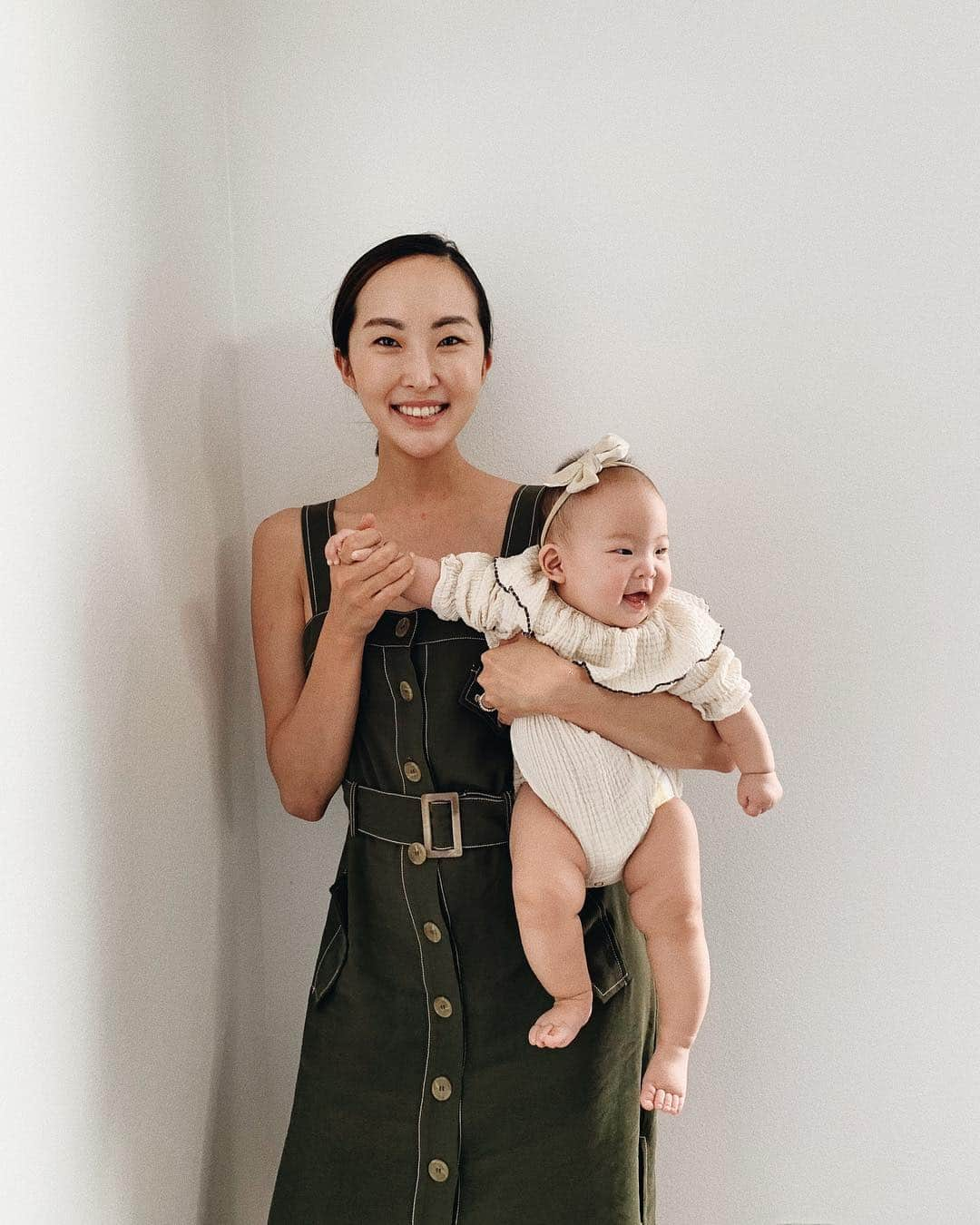 クリッセル・リムさんのインスタグラム写真 - (クリッセル・リムInstagram)「That friyayyyyyy feeling wearing @chrisellelimcollection 👶🏻 Do you think colette & I look alike??? I never saw it but kind of seeing it in these photos  #coletteandchriselle」4月20日 6時10分 - chrisellelim