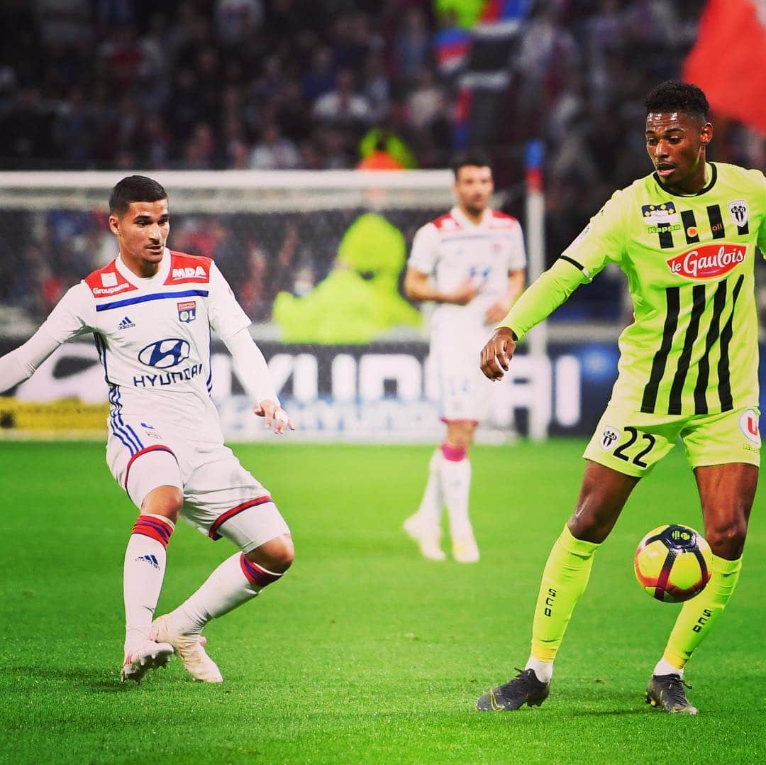 リーグ・アンさんのインスタグラム写真 - (リーグ・アンInstagram)「🦁L'#OL prend les 3 points face à #AngersSCO et conforte sa 3e place 🥉💪 ! #OLSCO (2-1) • • #Ligue1Conforama #OlympiqueLyonnais #SCO #GroupamaStadium」4月20日 6時19分 - ligue1ubereats