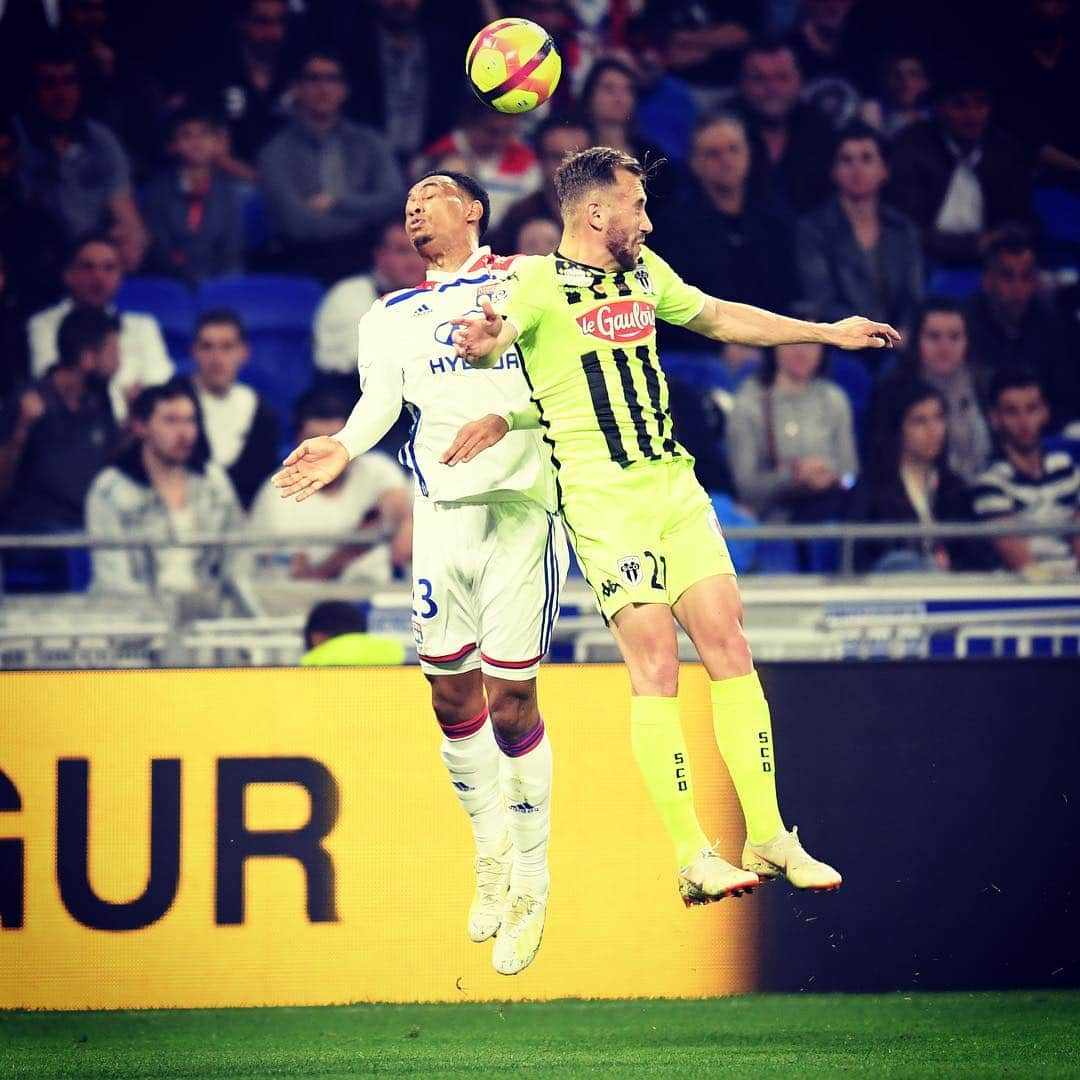 リーグ・アンさんのインスタグラム写真 - (リーグ・アンInstagram)「🦁L'#OL prend les 3 points face à #AngersSCO et conforte sa 3e place 🥉💪 ! #OLSCO (2-1) • • #Ligue1Conforama #OlympiqueLyonnais #SCO #GroupamaStadium」4月20日 6時19分 - ligue1ubereats