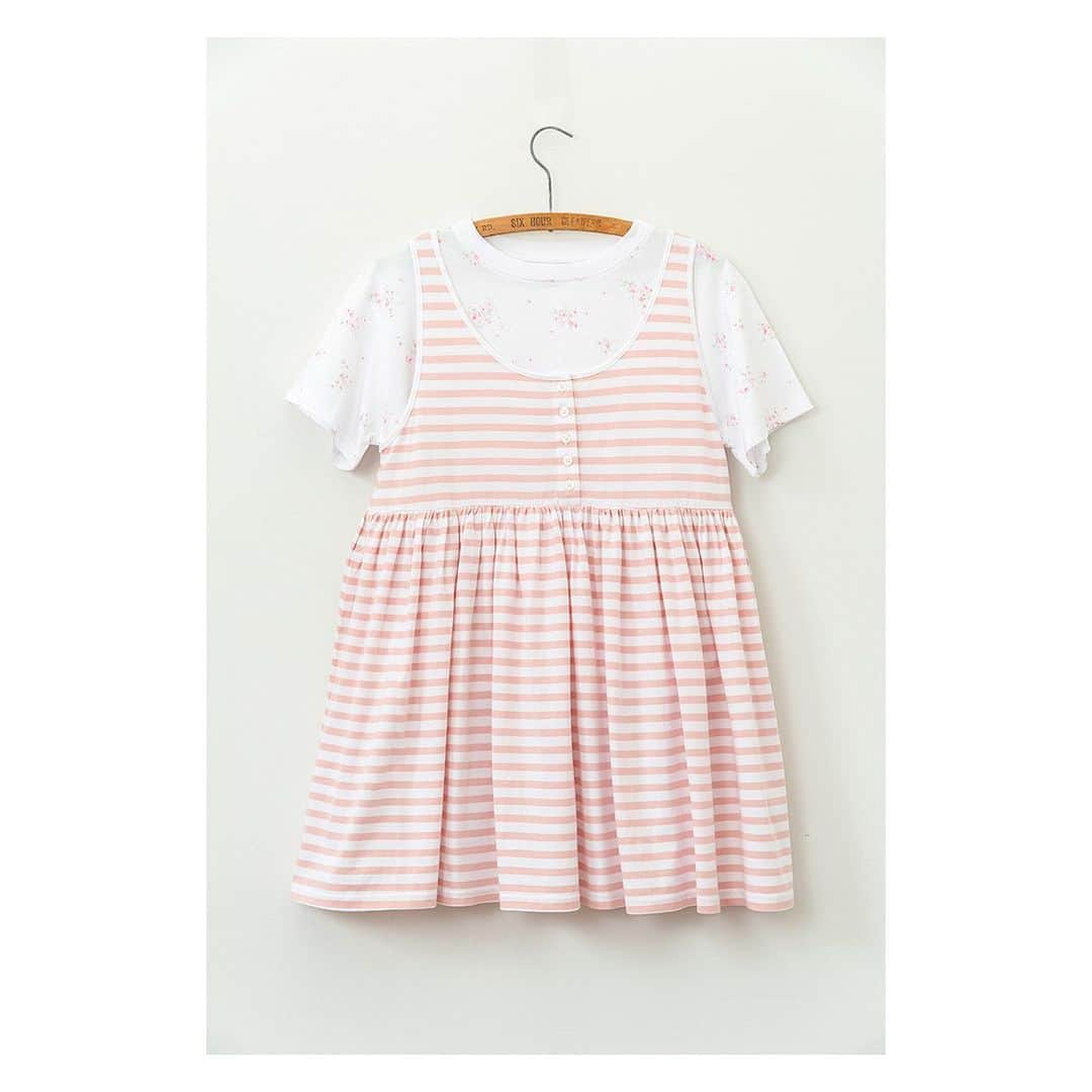 キャベジズ&ローゼズさんのインスタグラム写真 - (キャベジズ&ローゼズInstagram)「Not too Shabby ❤ The Shabby Dress in pink organic stripe has arrived. She looks especially wonderful worn with the coordinating Terrance T-Shirt in Rosabelle #pinkdresses #stripes #shabbylovescabbagesandroses #shabbychicliving #organicfabrics #springootd #prettyinpink #slowfashion #cabbagesandroses #cabbagesandrosesfashion @christina_strutt @cabbagesandroses_shop 👆Link In Bio👆」4月20日 6時29分 - cabbages_and_roses