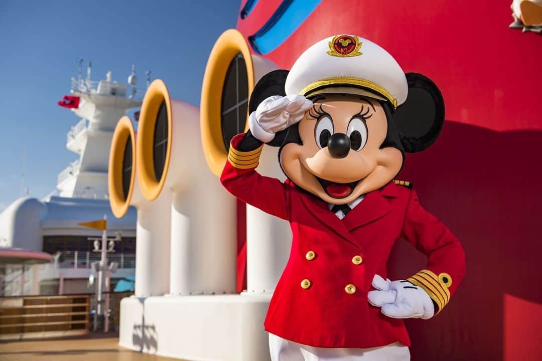 Disneyさんのインスタグラム写真 - (DisneyInstagram)「Destination: inspiration! Meet Captain @minniemouse, empowering the next generation of female leaders in the maritime industry, aboard @disneycruiseline.」4月20日 6時30分 - disney
