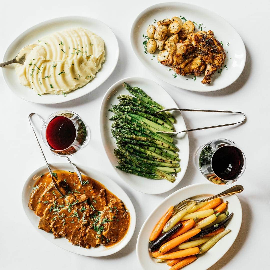 barneysnyofficialさんのインスタグラム写真 - (barneysnyofficialInstagram)「Wishing you a Happy Passover! This delicious spread is by our very own @chefmarkstrausman for @fredsatbarneys. Head to our IG stories to make a reservation for tonight and tomorrow evening to celebrate the holiday.」4月20日 6時37分 - barneysny