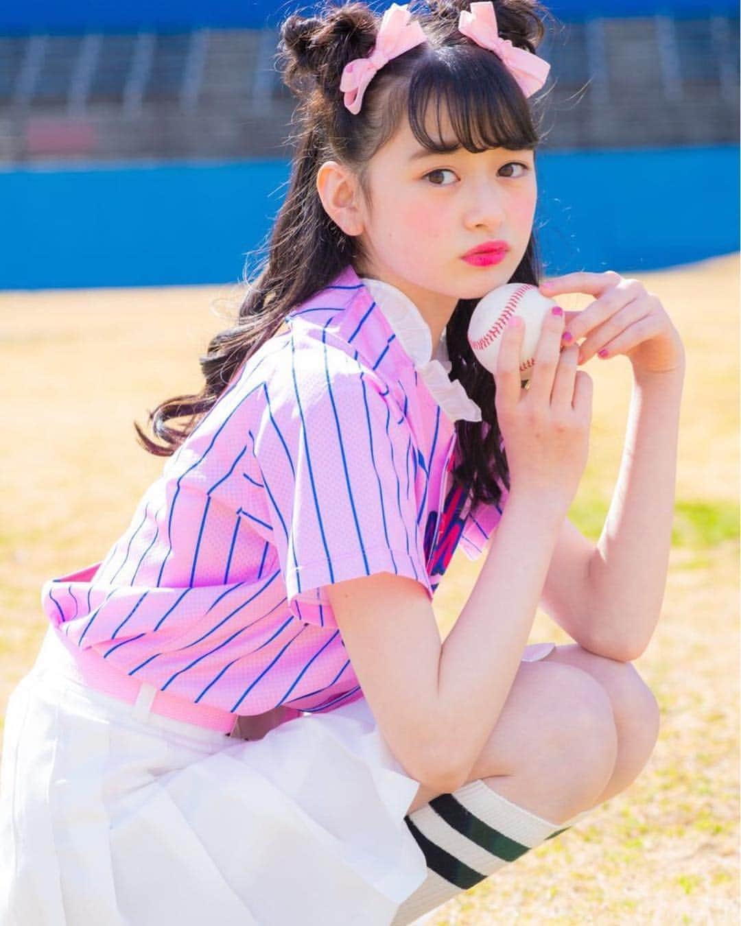 ニコ☆プチのインスタグラム：「4月28日に行われるプチ☆コレ9のテーマはセンバツオシャレ甲子園⚾️ オープニングムービーに出演する9人の選手を発表するよ👏  8人目は… エヘヘな令和の怪物 背番号8 ユナ‼️ いつもマイペース🌟だけど本気をだすとスゴイんです✨  9人目の選手の発表もお楽しみに💞  #ニコプチ #プチコレ #高比良由菜 #プチコレ9」