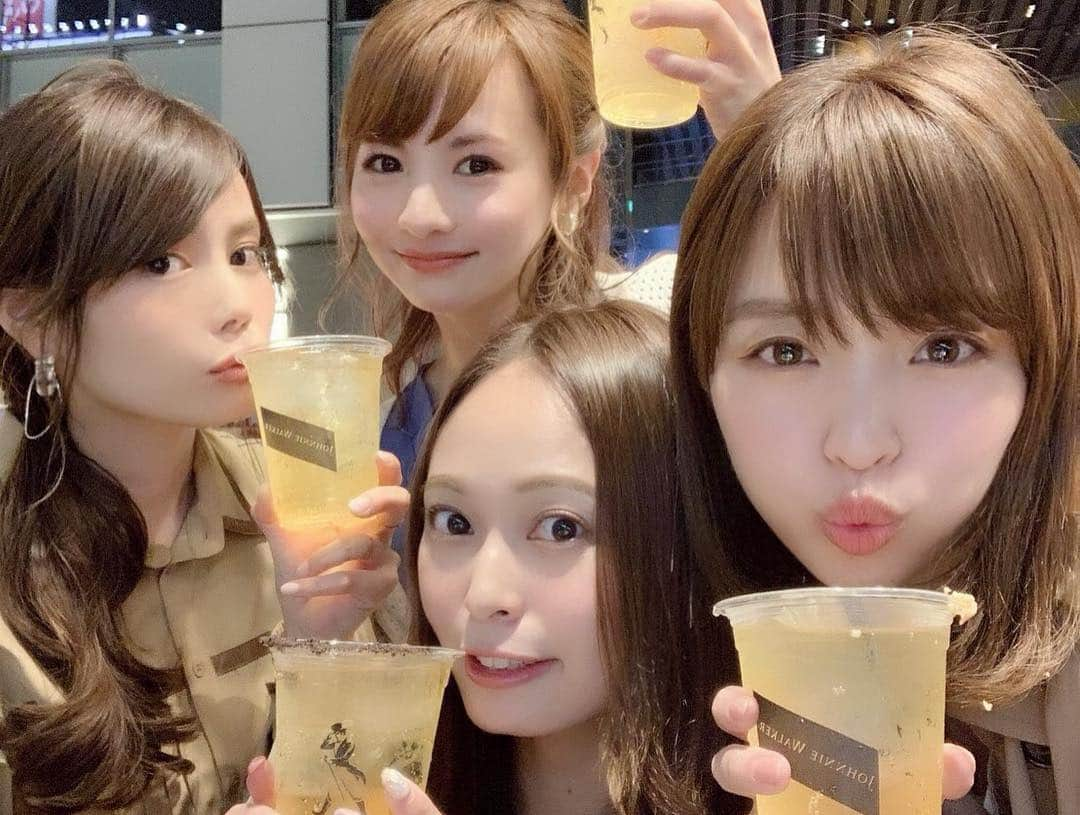 増田愛里菜さんのインスタグラム写真 - (増田愛里菜Instagram)「(スクロールしてね👆🧡) . みんなで  @lily02tbt  @maipipii  @maccori1  ジョニーハイボールBARに来たよ🥃💕 . . ジョニーウォーカーのオリジナルハイボール 【#ジョニーハイボール 】に合わせたお料理があったり、ノリノリな音楽が流れてたり..🥰❤️ . 楽しかったあ〜🙈💓 . . 渋谷ストーリーム(広場)で4月19日〜5月6日の期間中やってるよ💗 . 雰囲気もすっごくいいからみんなも行ってみてね〜🤵🍸✨ . . #ジョニーハイボール #ジョニーハイボールbar  #ハイボール  #渋谷ストリーム  #お酒  #女子会」4月19日 21時44分 - masuuu_324