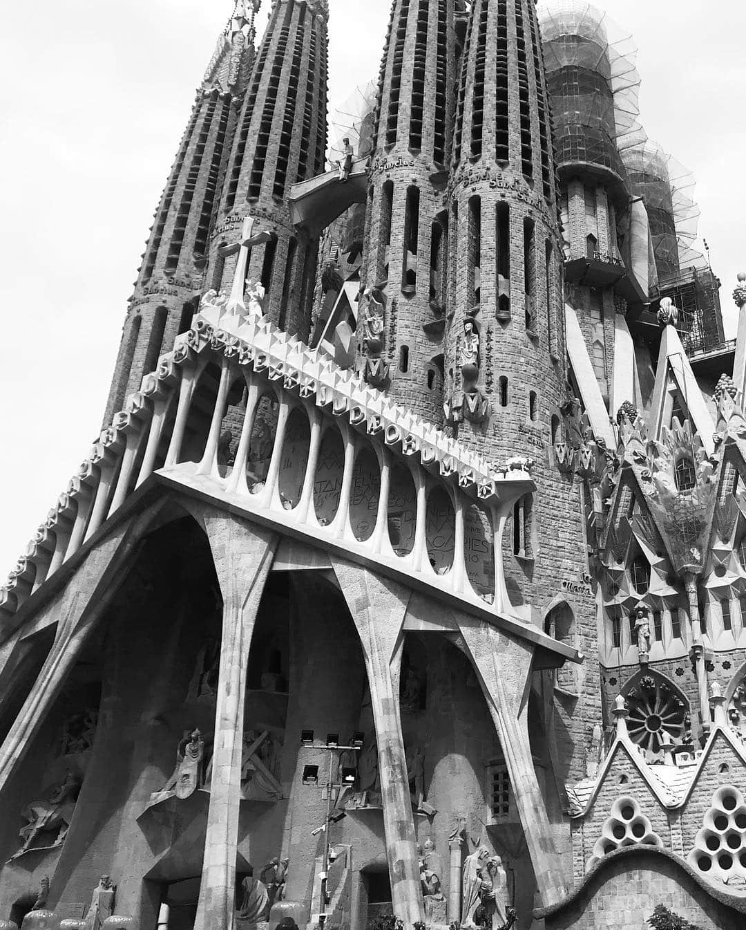 西岡良仁さんのインスタグラム写真 - (西岡良仁Instagram)「First time in 🇪🇸. When to Sagrada Família yesterday what a beautiful place.」4月19日 21時46分 - yoshihito0927