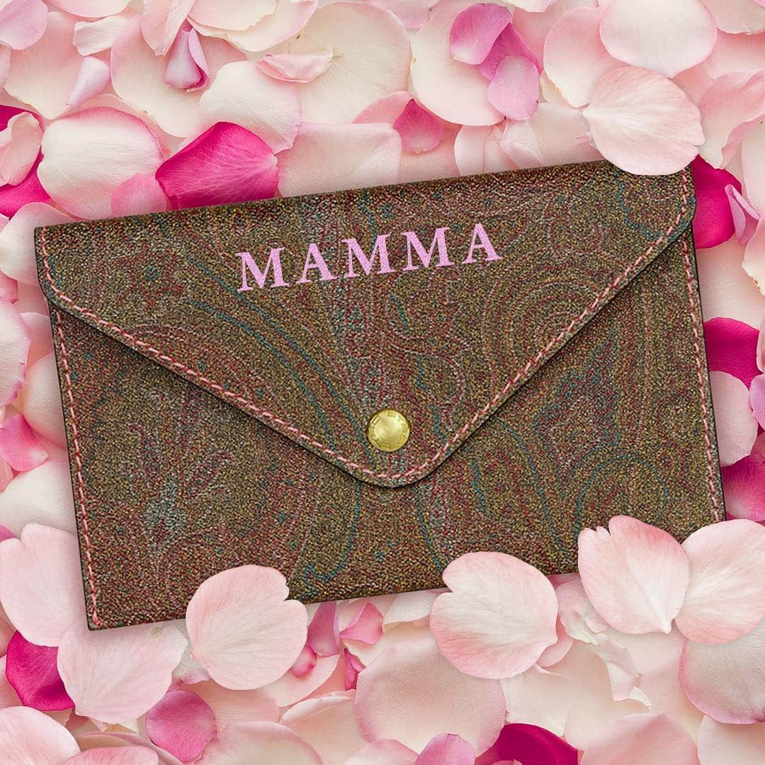 エトロさんのインスタグラム写真 - (エトロInstagram)「The #EtroRSVP limited edition clutch is back to celebrate all the moms in the world.  Exclusively on etro.com #Etro #LimitedEdition #Customized #MothersDay #FestaDellaMamma」4月19日 21時51分 - etro