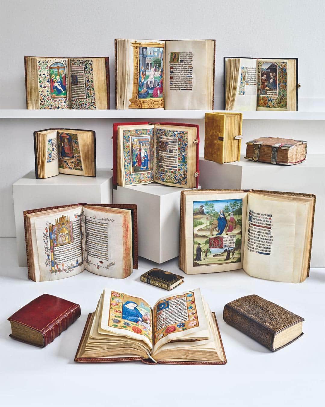 クリスティーズさんのインスタグラム写真 - (クリスティーズInstagram)「Arts patron and philanthropist Marguerite Hoffman collects illuminated manuscripts.⠀ .⠀ ‘Each of these manuscripts is a book of hours, a lay version of the prayers that the clergy would follow at different times of day. You have to sit still to comprehend what is going on in the miniatures.’ .⠀ ‘There is beauty in the way artists took subjects that had been done a thousand times before — an Annunciation, a Nativity — and put their own spin on it.’ .⠀ What do you collect? Let us know in the comments.⠀ .⠀ #art #manuscripts #illuminatedmanuscripts #book #books #booksofinstagram #collecting #collection #mycollection」4月19日 21時57分 - christiesinc