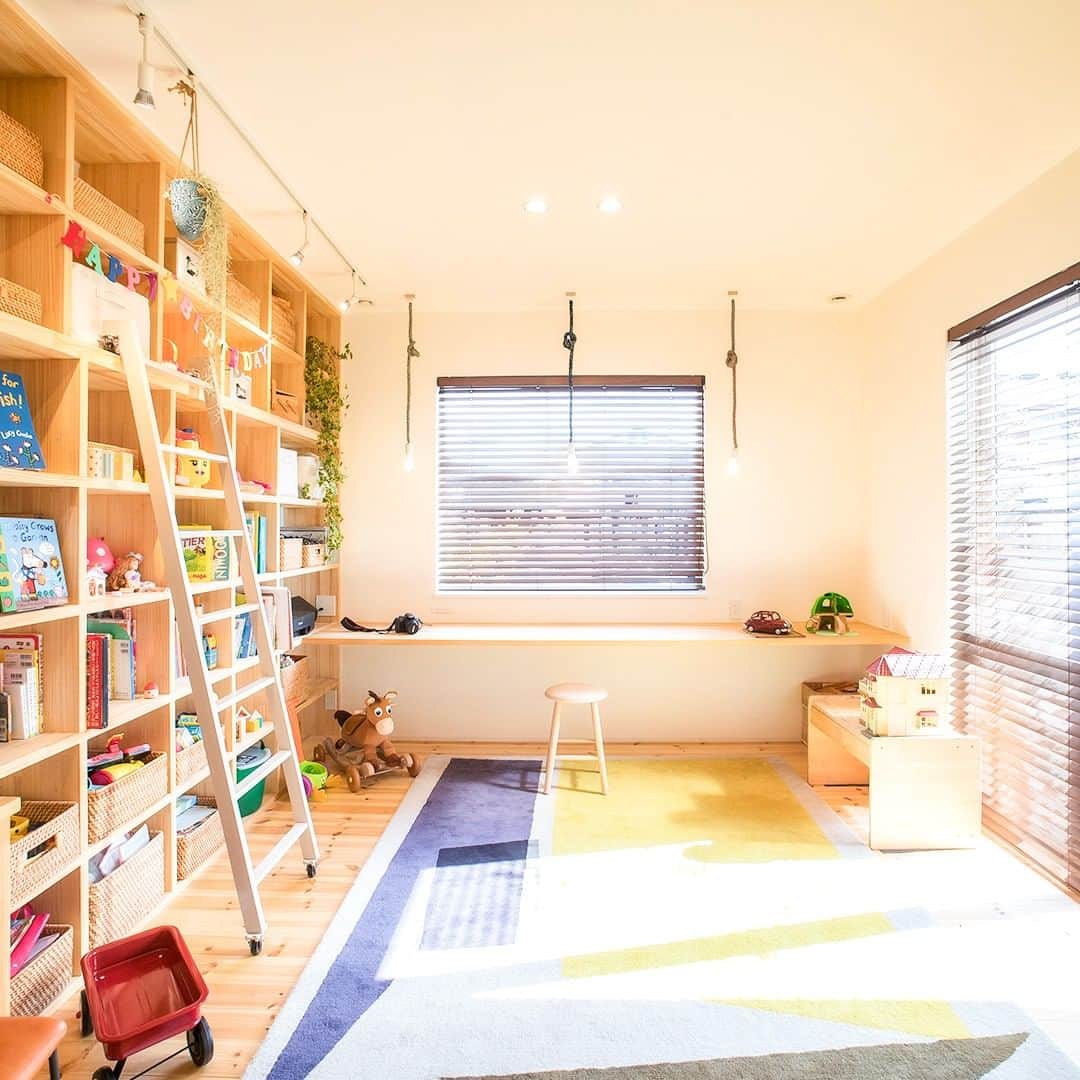 西荻窪ブランチ のインスタグラム：「-------------------------------⁣ 📸もっと写真を見るならコチラ @firststage_works ⁣ --------------------------------⁣ <相談会のお知らせ>⁣ 🔰住まいの間取り無料相談会⁣ 🔰設計士と直接話せる家づくり無料相談会⁣ --------------------------------⁣ <見学会のお知らせ>⁣ 🔰注文住宅の完成見学会⁣ --------------------------------⁣ ※詳しくはプロフィールに記載の公式サイトでご確認ください。⁣ ▼コチラ→ @firststage_works ⁣ . ⁣ ＜ファーストステージについて＞⁣ 耐震や断熱、デザイン、間取りやお金のことなど、家づくりについてどんなお悩みにも、「住みやすくてちょっとカッコイイ家」をモットーに新築の家を建ててきた設計士がお答えします👍⁣ . ⁣ 注文住宅の家づくりをご検討の方はホームページのお問い合わせフォームよりご連絡ください📩⁣ . ⁣ その他、各イベントや相談会には保育士のスタッフがおりますので、小さなお子さまも大歓迎！お友達やご家族連れでお気軽にお越しください😄⁣ 設計士と話している間は、保育士のスタッフがお子様をお預かりします😺⁣ .⁣ マイホーム計画を一級建築士事務所ファストステージの設計士と一緒に進めてみませんか❓😊⁣ .⁣ 🏠お近くのブランチへどーぞ🚗⁣ ファーストステージ三の丸ブランチ⁣ ファーストステートつくばブランチ⁣ ファーストステートひたちなかブランチ⁣ ファーストステージ西荻窪ブランチ⁣ ファーストステージ横浜ブランチ⁣ 📱家づくりのヒントはコチラ @nishiogikita ⁣ #一級建築士事務所 ⁣#ファーストステージ ⁣ .⁣ .⁣ #設計士と直接話せる家づくり ⁣ #無料相談会 #デザイン #家づくり ⁣ .⁣ #ちょっとカッコイイ家 ⁣#マイホーム計画 ⁣ #新築 #家 #注文住宅 #一戸建て #新築戸建て⁣ #工務店 #マイホーム #土地探し ⁣#HM選び #マイホーム記録 ⁣ .⁣ #ナチュラル #シンプル #ハウスメーカー #自由設計 #myhome⁣ #マイホーム選び⁣ #水戸 #つくば #ひたちなか #杉並区 #横浜 #都内」
