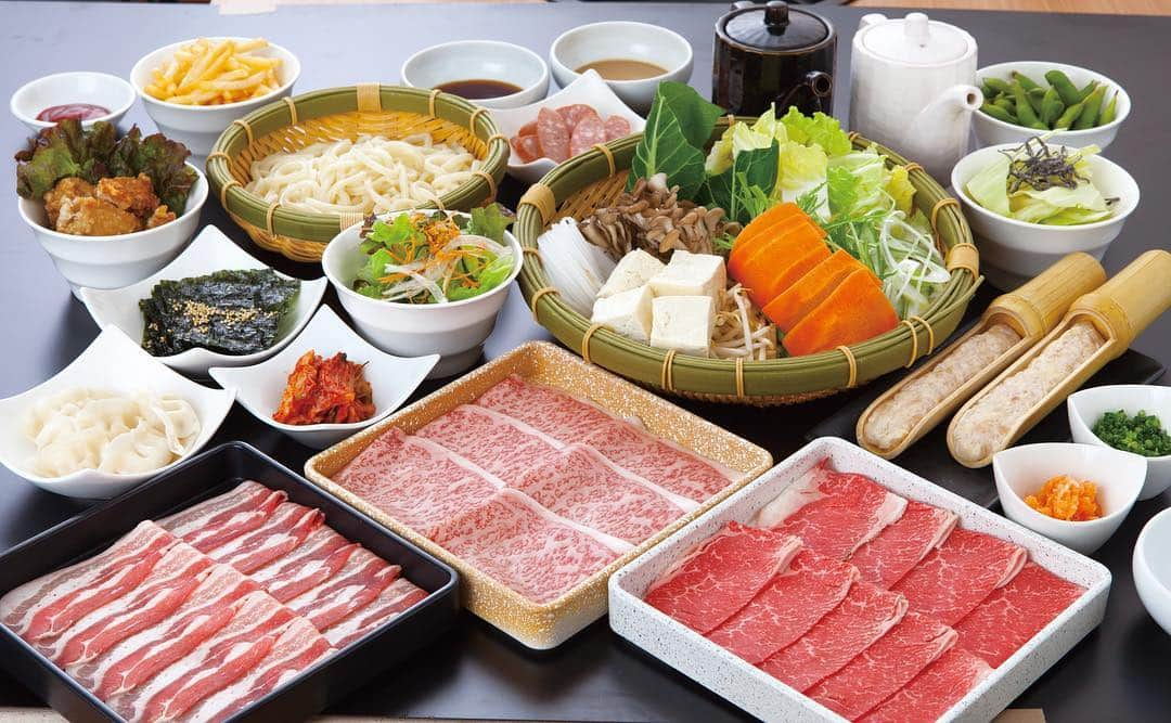 Japan Food Townさんのインスタグラム写真 - (Japan Food TownInstagram)「Would you like to enjoy Quality of Japanese Shabu Shabu in Singapore?⁣ "Gyu-Jin" provides authentic Shabu Shabu with quality. You can select from Buffet Courses include First Class A5 Japan Wagyu. The buffet also includes meat, fresh vegetables and Ice cream! Just choose preferred Buffet and enjoy your precious time with your family, friends or colleagues!⁣ ⁣ 牛陣のしゃぶしゃぶは、牛肉の種類（アメリカ、オーストラリア和牛、A5日本和牛）によって、3種類の食べ放題をご用意しております。どのコースにも、豚肉と鶏肉がついてきて、更に新鮮なお野菜やアイスクリームまで食べ放題です！野菜不足な皆様、最近カロリーを気になさっている皆様、是非次回の外食は、牛陣のヘルシーなしゃぶしゃぶにされてはいかがですか？⁣ ⁣ #gyujin #shabushabu #allyoucaneat #A5wagyu #icecream⁣ #japanfoodtown #japanesfood #eatoutsg #sgeat #foodloversg #sgfoodporn #sgfoodsteps #instafoodsg #japanesefoodsg #foodsg #orchard #sgfood #foodstagram #singapore #wismaatria #ジャパンフードタウン #シンガポール #牛陣 #しゃぶしゃぶ #ヘルシー #食べ放題 #A5和牛 #アイスクリーム⁣」4月19日 22時00分 - japanfoodtown