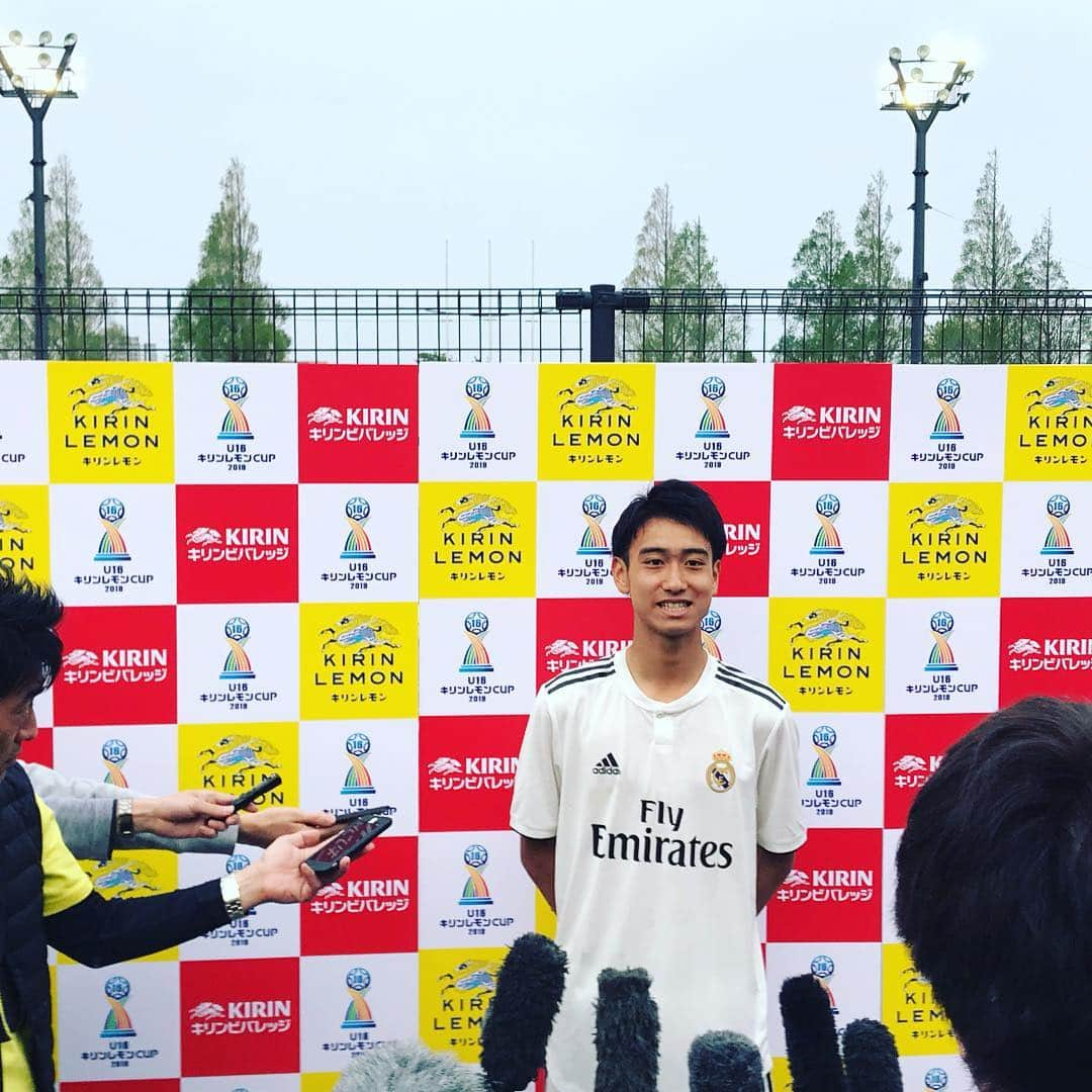 寺川綾さんのインスタグラム写真 - (寺川綾Instagram)「今日の報道ステーション。 スポーツコーナーでは、レアル・マドリード下部組織でプレーする、中井卓大選手、愛称ピピ選手の取材に中山雅史さんと行ってきました。 お楽しみに⚽️ #報道ステーション #スポーツ #レアル・マドリード下部組織 #中井卓大選手 #ピピ選手 #中山雅史さん」4月19日 22時08分 - terakawaaya_official