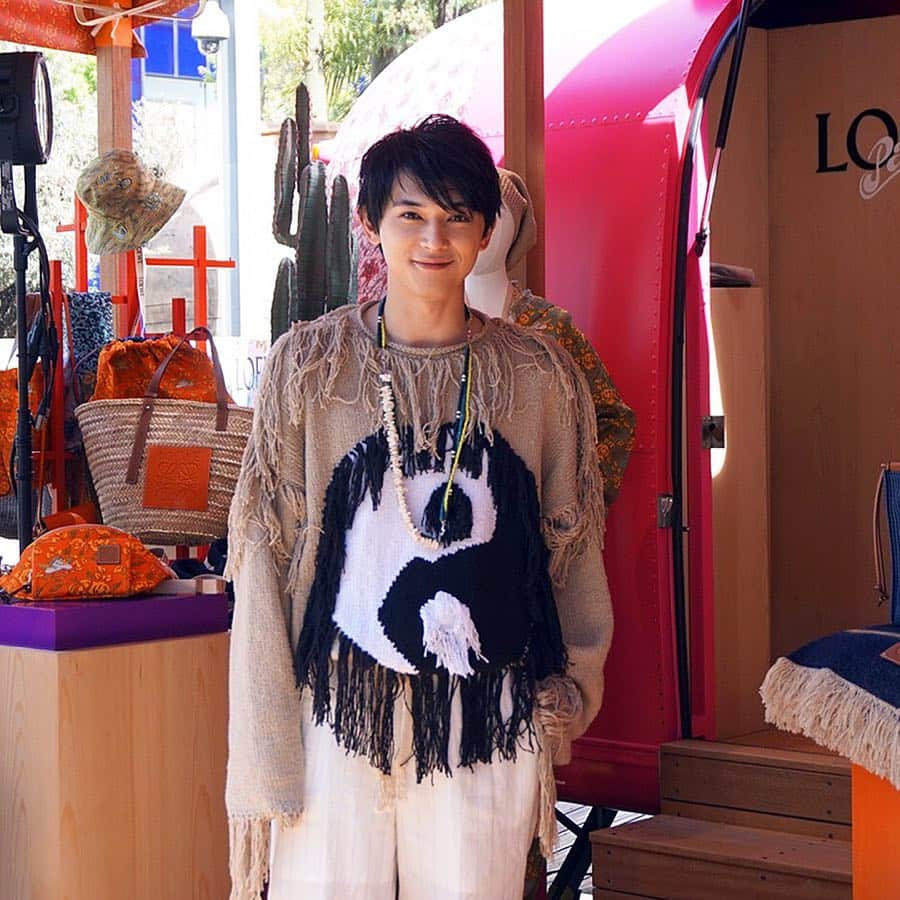 のインスタグラム：「#吉沢亮 #鈴木仁 #清原翔 #ロエベ #ポップアップストア #パウラズロードトリップ #トレーラー #LOEWE #PaulasRoadTrip #銀座ソニーパーク #LOEWEPaulas #パウラズイビザ #PaulasIbiza #fashion #メンズノンノモデル @loewe @ginzasonypark @jonathan.anderson」