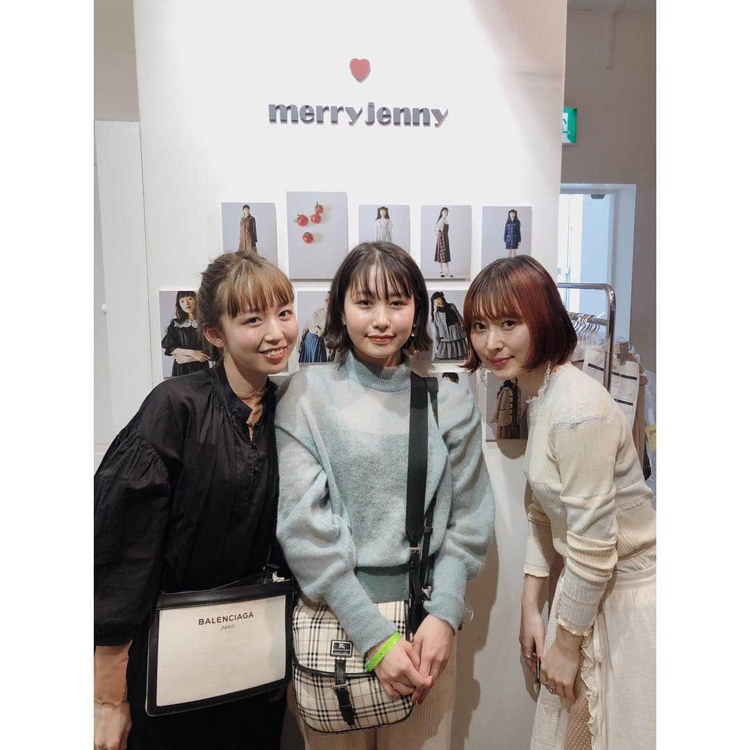 ANGERMEさんのインスタグラム写真 - (ANGERMEInstagram)「MARK STYLER 2019Autumn へ。 with もも🍑  ① merry jenny のゆいさんと🌷 merry jennyが大好きなので、思い切って写真をお願いしたら、なんとアンジュルムを知ってくださっていた...！ うれしいなぁ〜秋冬に着れそうな可愛いアウターをオーダーしました🌼 届くのが楽しみだ✨  ② jouetie のamiayaちゃんと🌼 久しぶりにお会いしたのですが、声をかけて下さってうれしかったです🤭💭 いつ会っても優しくてほわほわしていてかわいいお2人の作るお洋服が大好き！jouetieではトップスをオーダー📋  他にも #LAGUNAMOON と #ungrid でオーダーしました✏︎ 明日4/20はmina6月号発売です📕 同期の2人と撮影をしました🌼 ぜひぜひご覧ください！近々offshotもアップします！  勝田里奈  #jouetie #merryjenny #アンジュルム #笠原桃奈 #勝田里奈」4月19日 22時24分 - angerme_official