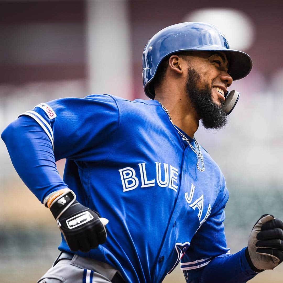 トロント・ブルージェイズさんのインスタグラム写真 - (トロント・ブルージェイズInstagram)「Career RBI 1️⃣0️⃣0️⃣ was absolutely crushed! 😳😳 #LetsGoBlueJays」4月19日 22時59分 - bluejays