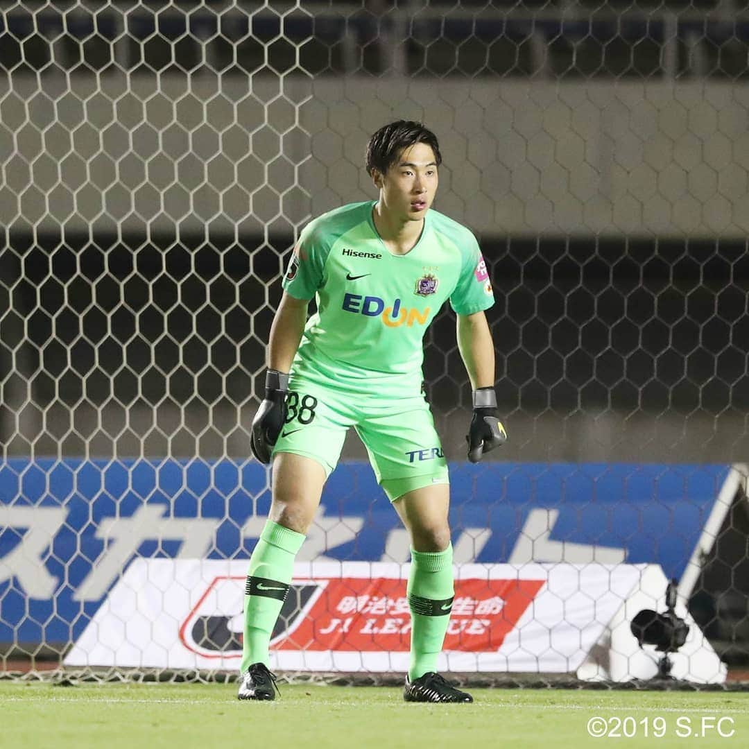 サンフレッチェ広島さんのインスタグラム写真 - (サンフレッチェ広島Instagram)「⚽明治安田生命J1リーグ第8節　試合結果⚽ サンフレッチェ広島　0-1　FC東京 前半：0-0 後半：0-1  平日ナイトゲームながらも、たくさんのご声援ありがとうございました🙇  #エミルサロモンソン選手 #野上結貴選手 #吉野恭平選手 #佐々木翔選手 #柏好文選手 #大迫敬介選手 #渡大生選手 #sanfrecce #ICHIGAN」4月19日 22時52分 - sanfrecce.official