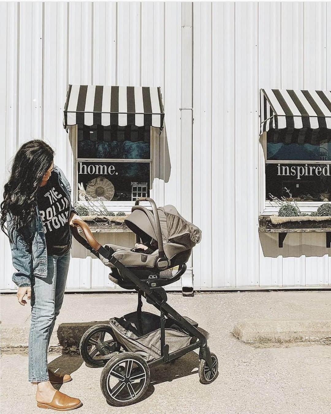 nunaさんのインスタグラム写真 - (nunaInstagram)「Spring is that you!? Happy Good Friday! Make traveling with your little ones this weekend easy with our MIXX™ stroller.  PC: @lizmariegalvan https://www.nuna.eu/mixx-2019-usa #Nuna #Nuna_US #MIXX #stroller #travel #lifestyle #spring #goodfriday #easter #moveyourway #momlife」4月19日 23時00分 - nuna_usa