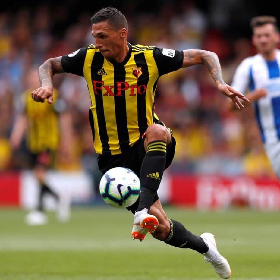 のインスタグラム：「Missing doing what I love with this amazing team. Be back soon - Go Hornets! #hornets #watfordfc #nikefootball #recovery」