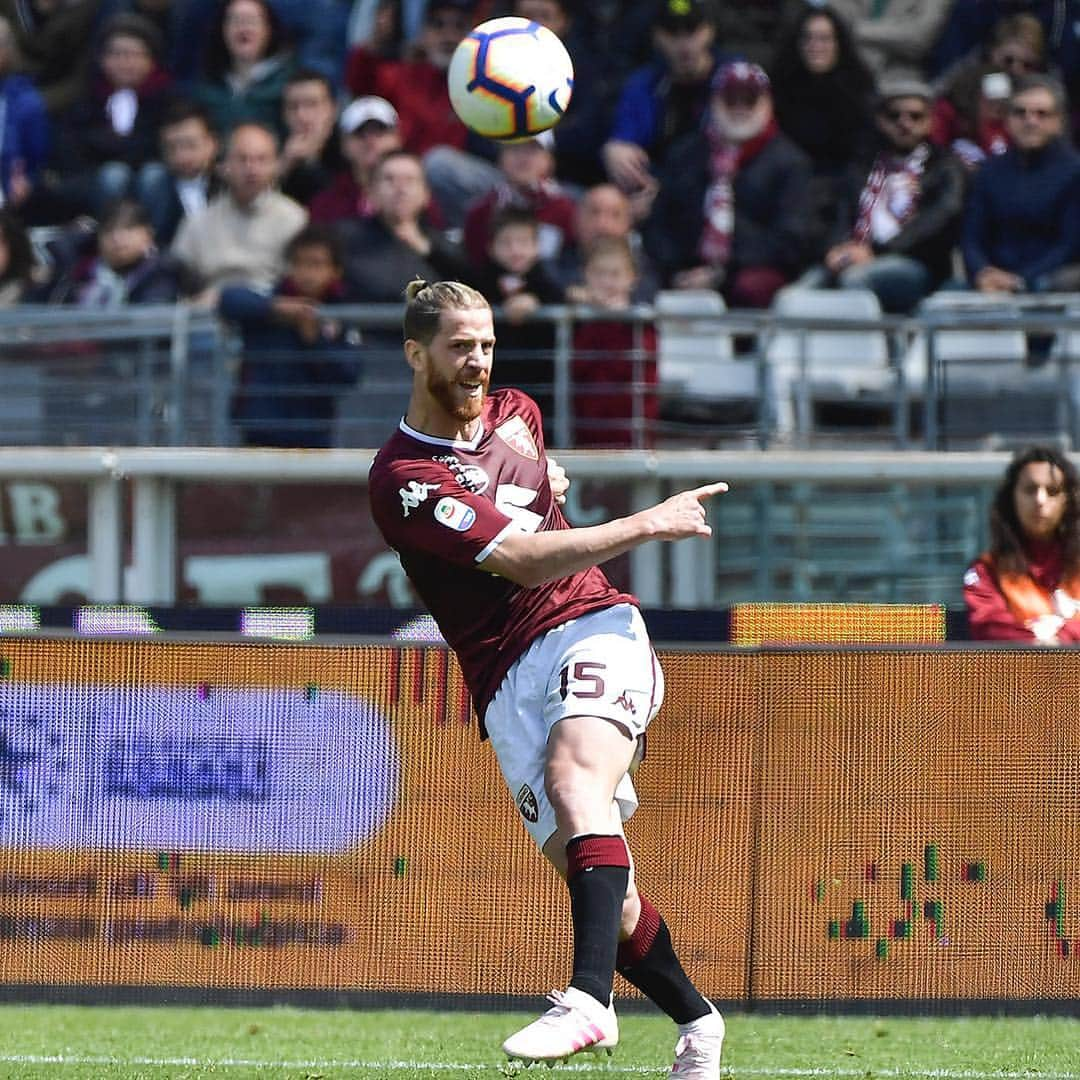 トリノFCさんのインスタグラム写真 - (トリノFCInstagram)「Domani Match day su Torino Channel ⚽ 📺H13:30 pre partita ⚽H15 #GenoaTorino 👥Claudio Sala e Gianni Gaude 🎧H15 radiocronaca live 🗣Telecronaca granata sul canale 252 di Sky - tasto giallo ➡ lingua "altra" 🎤Post partita con le voci dei protagonisti  #SFT」4月19日 23時14分 - torinofc1906