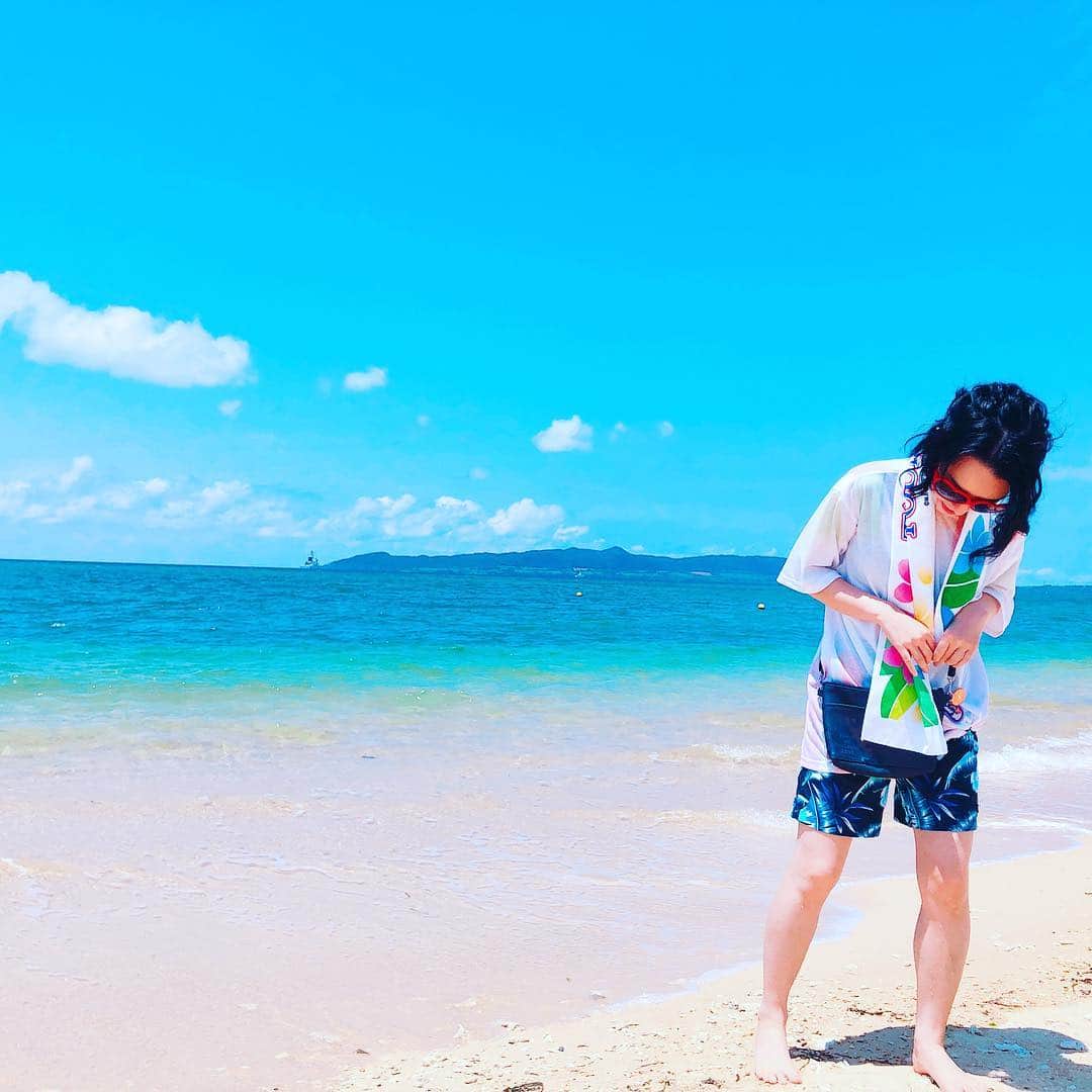 のインスタグラム：「ツアー中にこにたんと私の誕生日が近かったそうで、ダブルバースデーしてもらいました！ ローストビーフのケーキだった〜〜 今度はシュノーケリングしにいきたいな( ^ω^ )  #テイルズオブツアー #石垣島 #沖縄旅行」