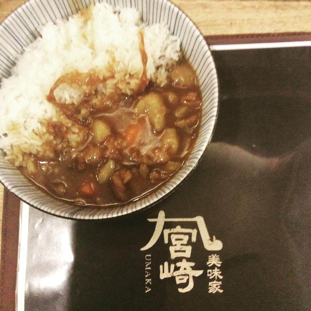のインスタグラム：「本日の賄いは自家製かれーーーー！！！(・ω・)ノ  #宮崎牛 #宮崎 #宮崎うまか #京橋店 #京橋 #モツ鍋 #明太子  #馬刺し #泳ぎイカ #活魚 #宴会 #女子会 #歓送迎 #歓送迎会 #うまか #うまかもん  #ちょい飲み #ちょい飲み手帳 #さつま揚げ #九州 #instafood #instagood」