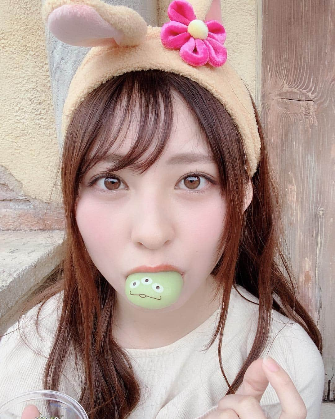 沖口優奈さんのインスタグラム写真 - (沖口優奈Instagram)「どっちが餅か分からんくらいのほっぺ  #ディズニー #Disney #リトルグリーンマン」4月19日 23時19分 - yuna_okiguchi_