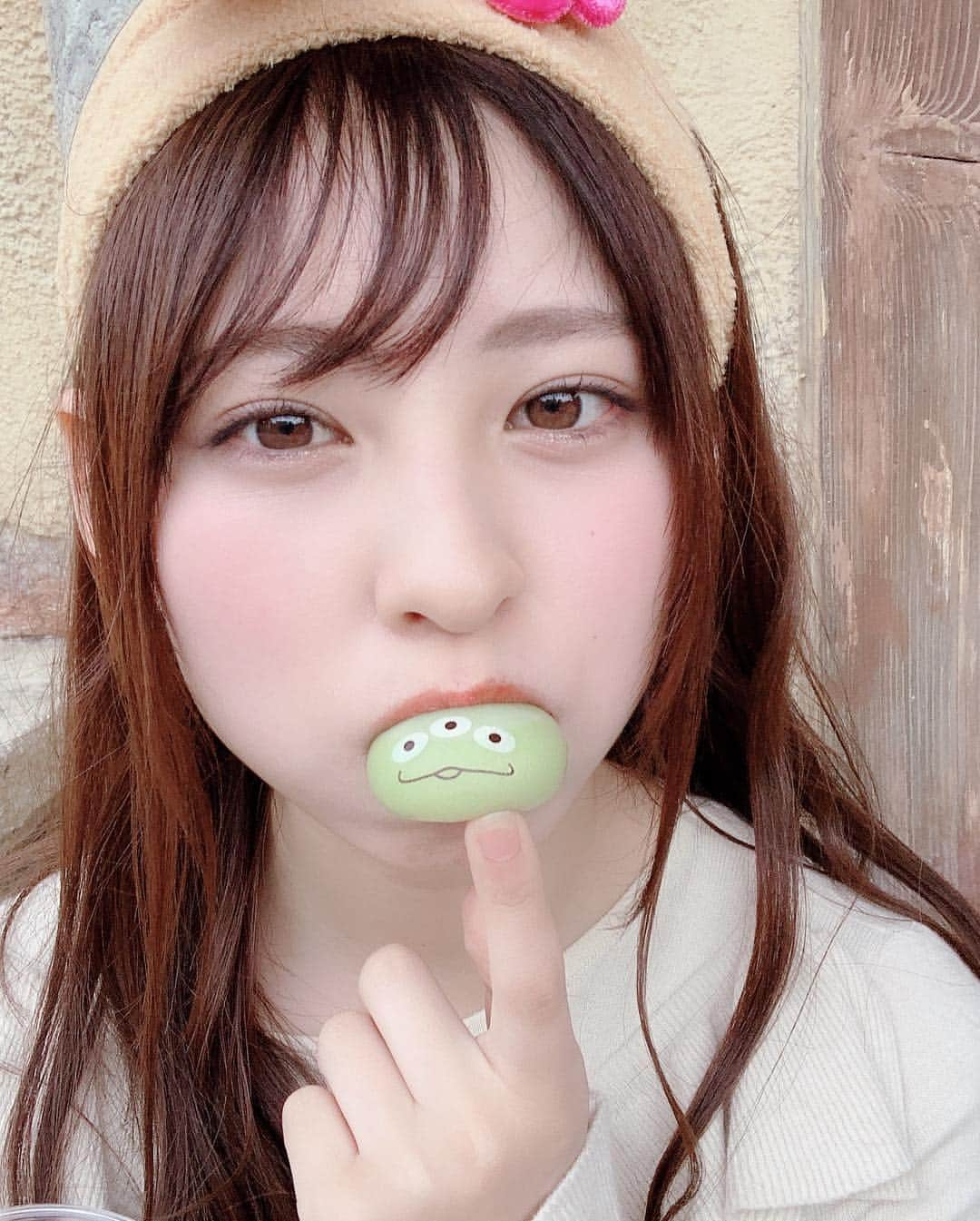 沖口優奈さんのインスタグラム写真 - (沖口優奈Instagram)「どっちが餅か分からんくらいのほっぺ  #ディズニー #Disney #リトルグリーンマン」4月19日 23時19分 - yuna_okiguchi_