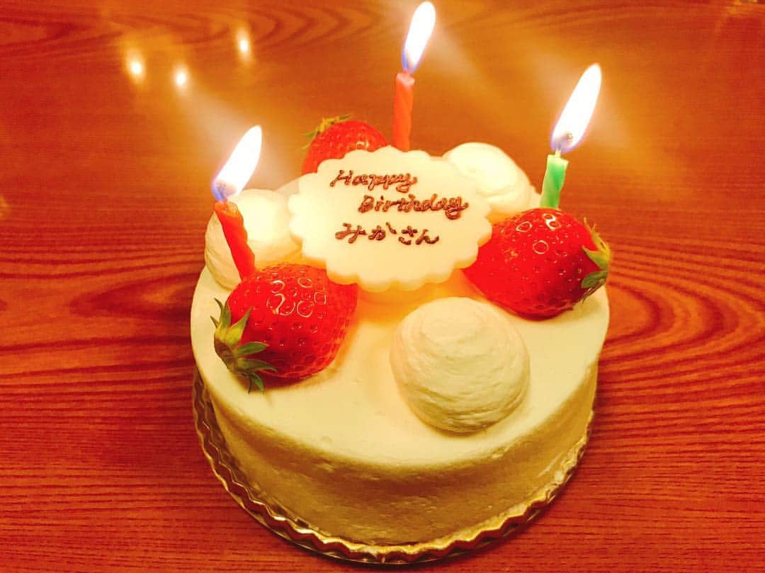 笠原美香さんのインスタグラム写真 - (笠原美香Instagram)「🎂💕 1991.04.19 Birthday🥳 祝ってもらえると思わなかったので 結構嬉しいですっ(((o(*ﾟ▽ﾟ*)o)))✨ 今日で28歳になりました！ ステキな年にします💁‍♀️💓 #thanku #birthday」4月19日 23時26分 - mika.k419