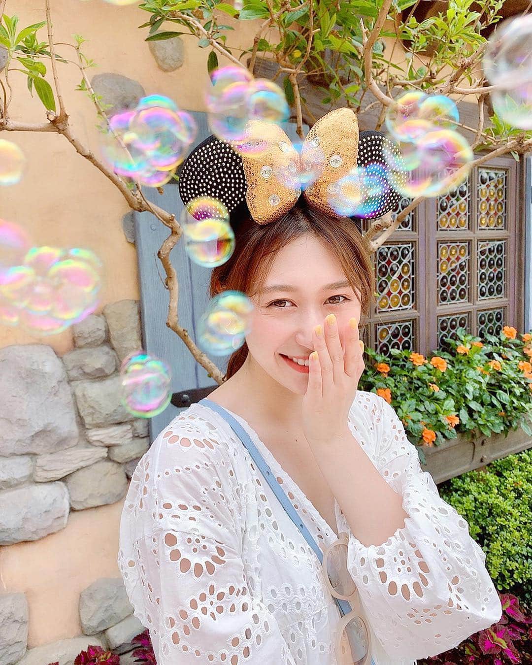 豊森ちはやのインスタグラム：「﻿ ﻿ ﻿ 𓈒𓂂﻿ ﻿ 1日目、近くにいた外人の親子が﻿ しゃぼん玉飛ばしてくれたの優しかったな ♡ ﻿ ﻿ みなさま よい週末を 🌈﻿ ﻿ ﻿ #香港ディズニーランド」