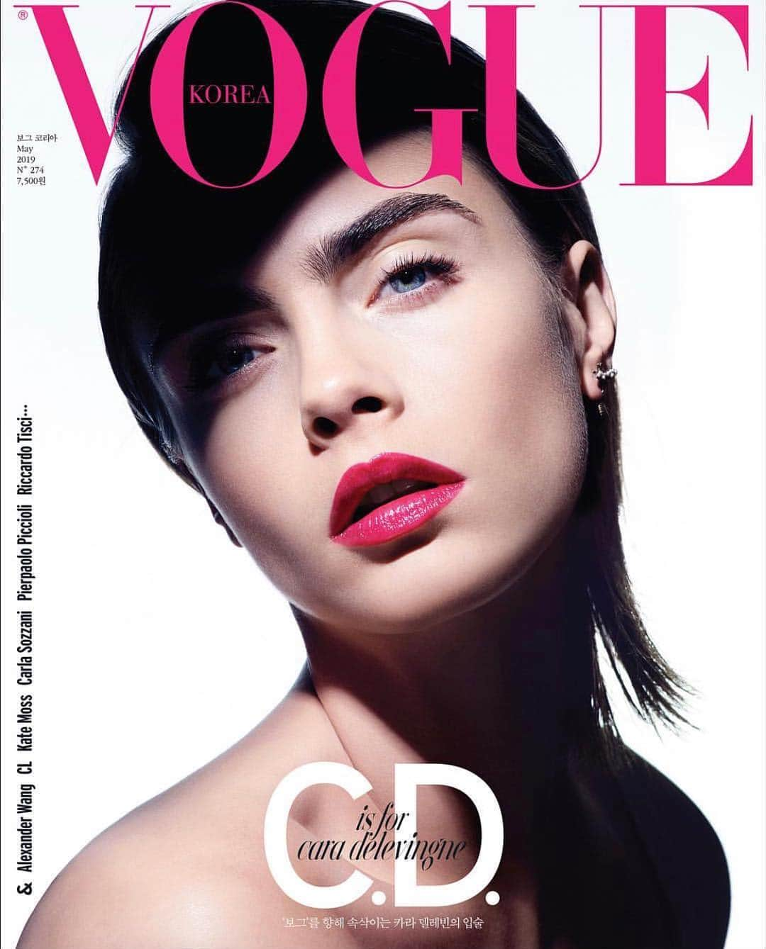 マラ・ロザックさんのインスタグラム写真 - (マラ・ロザックInstagram)「💗Hello gorgeous one @caradelevingne on the May cover of @voguekorea photographed a couple weeks back when I was there. Stunning make up by @peterphilipsmakeup Can’t wait for the inside pics to share. #CaraDelevingne #dioraddict」4月19日 23時28分 - mararoszak