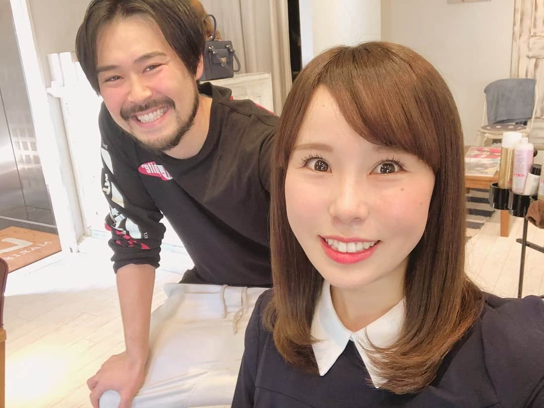 馬場ももこさんのインスタグラム写真 - (馬場ももこInstagram)「「アナウンサーの髪型にしてください」﻿﻿ ﻿﻿ ﻿﻿ と、渡辺さんに会って﻿﻿ 初めて行った時に無茶振りをしてから﻿﻿ もう6年経つ…😭😭😭😭✨﻿﻿ ﻿﻿ しばらく行けてなかった﻿﻿ @liko_by_maris に行ってきた💇‍♀️🌸﻿﻿ ﻿﻿ 本当に変わらず笑って話して﻿﻿ 癒されたな…🥰🥰﻿﻿ ﻿﻿ そして気がつくと大満足な﻿﻿ カラーカットとサラサラヘアに﻿﻿ してくれるの😂❤️❤️❤️❤️﻿﻿ ﻿﻿ もちろん！アナウンサーの髪型に！！笑﻿﻿ ﻿﻿ 新潟の人なのも落ち着くポイント！🥺﻿﻿ ﻿ いつも行ってる美容室以外行く時…﻿ 緊張することありません？笑﻿ ﻿ 本当に渡辺オーナーのところは﻿ 全くその感覚がなくて小心者な私も﻿ 抵抗なく行けるという🤣🤣﻿ ﻿ ﻿﻿ 渡辺オーナーありがとうございました🥳✨﻿﻿ ﻿﻿ 今週後半は東京でお仕事〜🤡﻿﻿ 明日もお仕事がんばります☺️﻿﻿ ﻿﻿ #アナウンサー#新潟出身#美容院#表参道﻿﻿ #髪型#アイドル多し#オアシス#💇‍♀️#女子アナ﻿﻿ #日常#仕事﻿」4月19日 23時35分 - momoko.baba