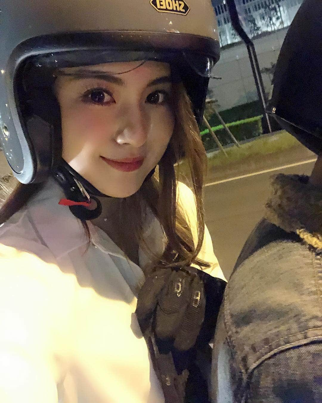 カレンさんのインスタグラム写真 - (カレンInstagram)「とある撮影㊙️終了しました🛵👫💕 なんだか今日も新しい事を経験させてもらいました🐣 もっと新しい事たくさん挑戦したい😆 #撮影 #デート #バイク #selfie #me #date #shooting #work #japanesegirl #cjd_karen #smile」4月19日 23時38分 - cjd_karen