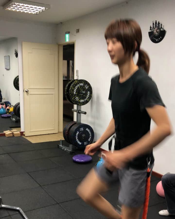 ホン・イン・リーのインスタグラム：「新玩具好玩耶～  #攀躍物理治療所」