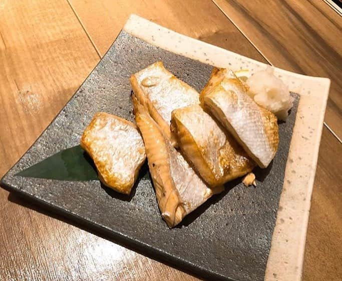 北海道知床漁場 伊丹店さんのインスタグラム写真 - (北海道知床漁場 伊丹店Instagram)「鮭ハラス🐟💖ㅤㅤㅤㅤㅤㅤㅤㅤㅤㅤㅤㅤㅤ 脂たっぷりで美味しい👍ㅤㅤㅤㅤㅤㅤㅤㅤㅤㅤㅤㅤㅤ #知床漁場 #伊丹店 #北海道レストラン #オアシスタウン #居酒屋 #ランチ #ディナー #宴会 #飲み放題 #海鮮丼 #鶏ザンギ #お造り #蟹 #生牡蠣」4月19日 23時40分 - shiretoko_itami