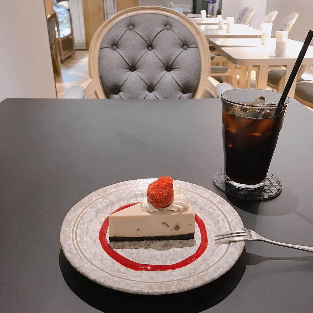 小山莉奈さんのインスタグラム写真 - (小山莉奈Instagram)「🍓♡ . #cafe #카페 #카페스타그램」4月19日 23時51分 - koyama_rina