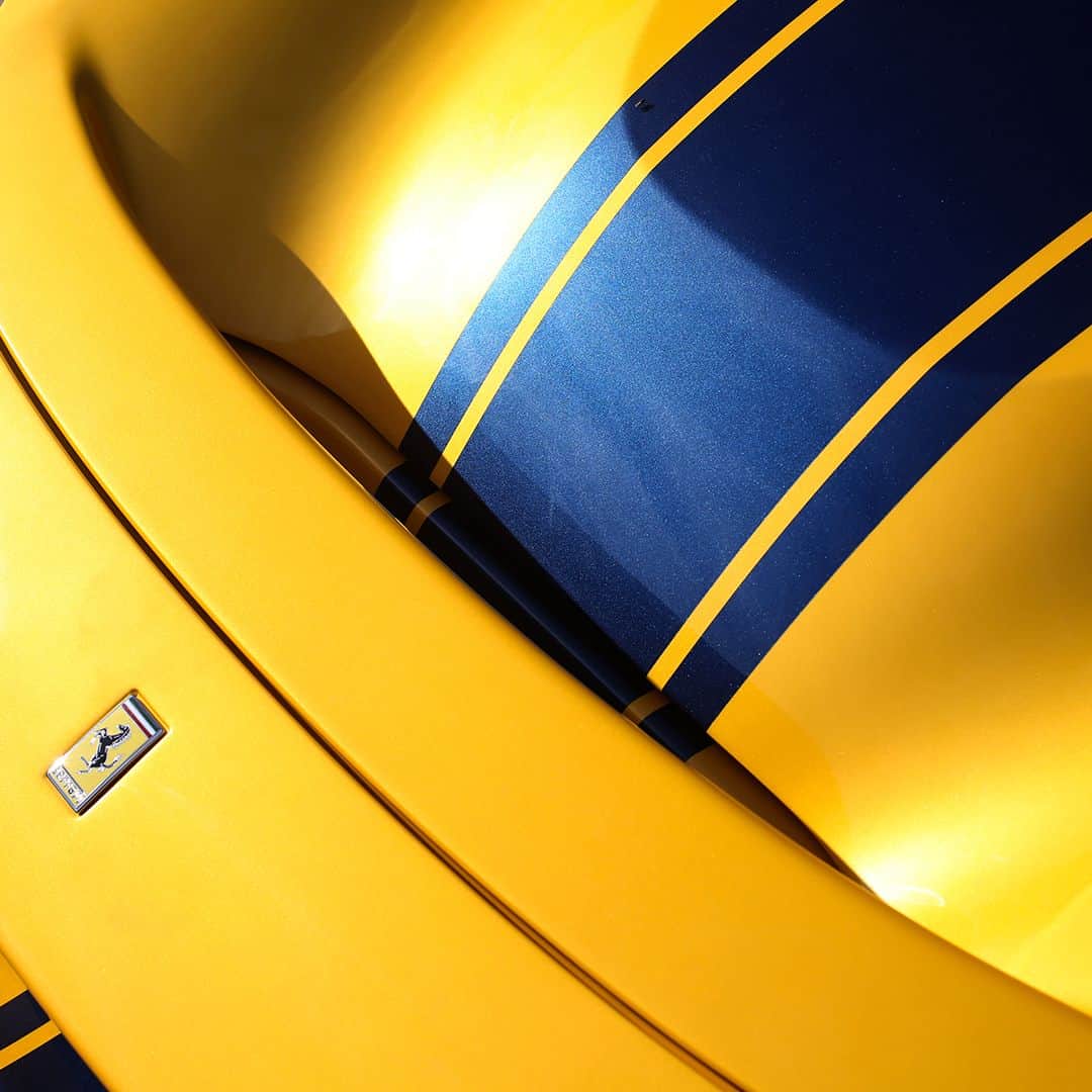 フェラーリさんのインスタグラム写真 - (フェラーリInstagram)「Sporty and sleek. The #Ferrari488PistaSpider is a triumph in aesthetic distinction. #Ferrari #ItalianDesign #Details」4月20日 0時01分 - ferrari