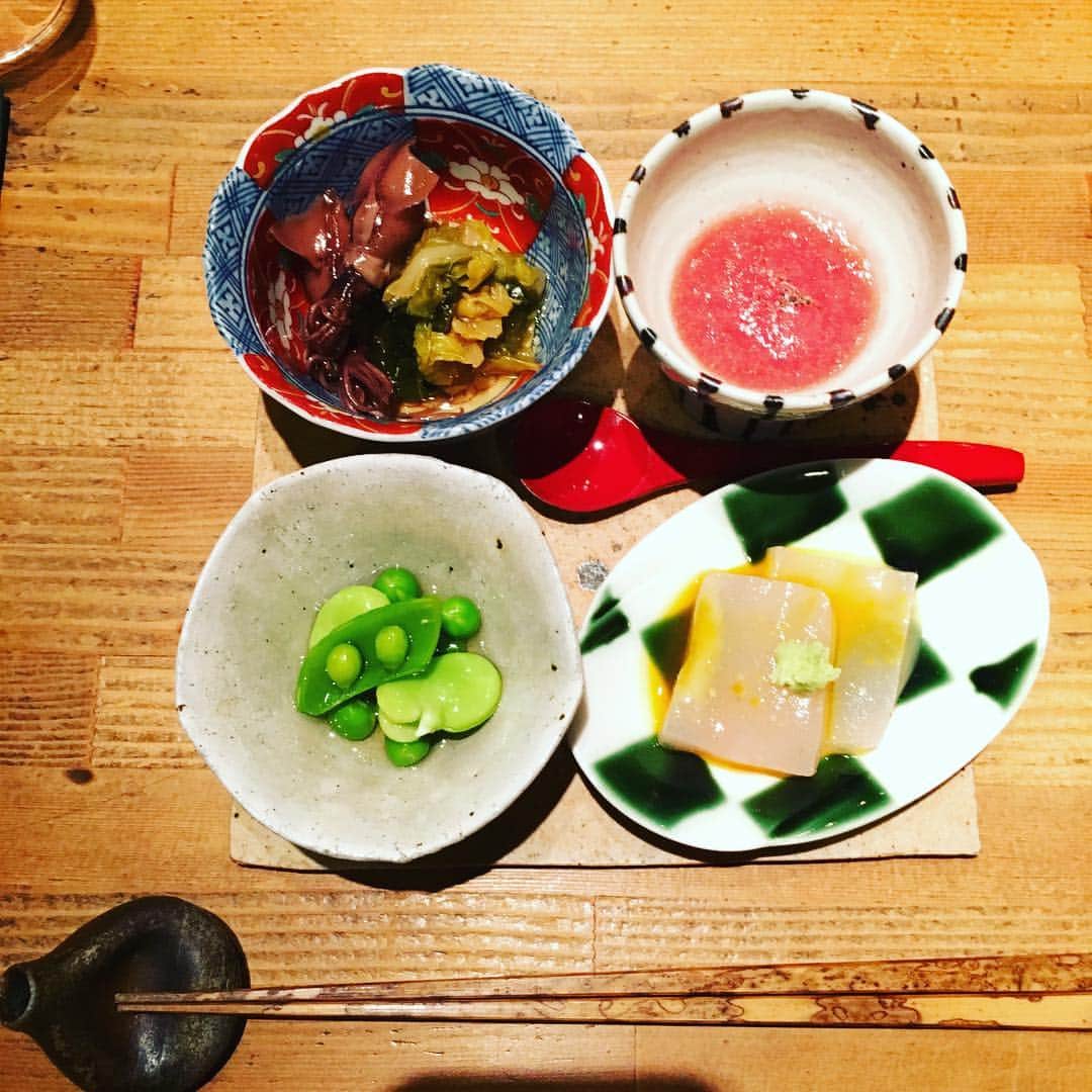 志摩有子さんのインスタグラム写真 - (志摩有子Instagram)「女ふたりでカウンター和食。浅野さんの料理は家でも真似してみたいと思う素材の組み合わせやアイデアがいっぱい。食べて喋って楽しい週末。 #カウンター和食 #ソロオペ」4月19日 23時53分 - ariko418