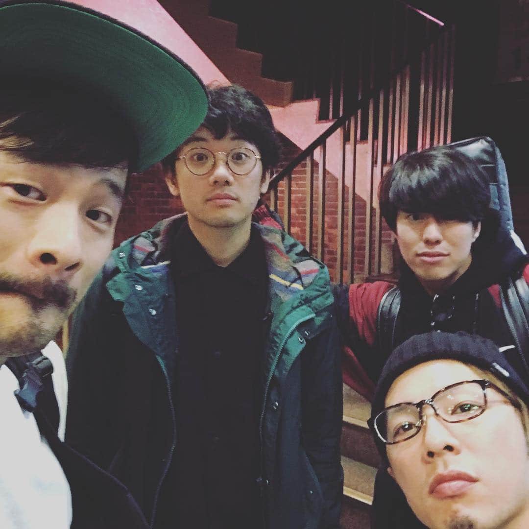 石川龍のインスタグラム：「4/20 新宿 RUIDO K4 「CONNECT歌舞伎町」 20:45から出演。  4/21 千葉 LOOK 「グッバイフジヤマ 地獄からの脱出ツアー」出演。  週末はザチャレのライブ。 個人的に、ここ数週間、多忙を極めておりましたので、きょうみんなでリハしてストレス発散できて良きでした。 沢田さん、お会計中に4人で写真撮っちゃって。許してワン🐶  #CONNECT歌舞伎町 #コネクト歌舞伎町 #グッバイフジヤマ #ザチャレ」