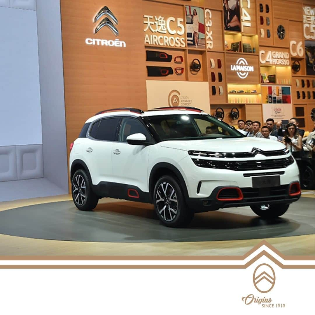 Citroënさんのインスタグラム写真 - (CitroënInstagram)「Back in 2017, Citroën revealed its SUV C5 Aircross at the Auto Shanghai show.  The French brand is back for the 18th edition, from April 18 to 25. Many cars are on display to trace the history of Citroën! #TBT #Citroën100 #CitroënOrigins #AutoShanghai2019」4月19日 23時58分 - citroen