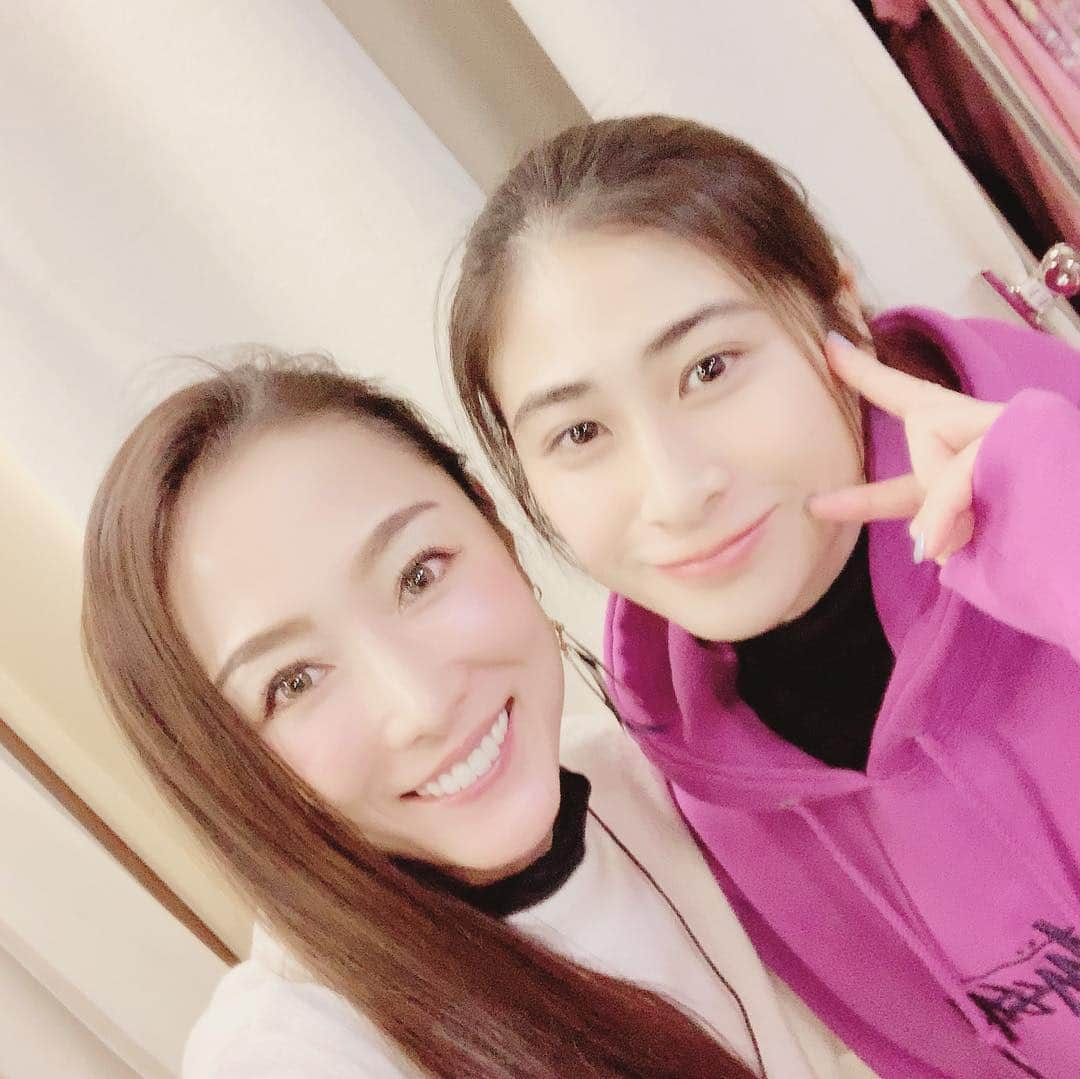 杏さゆりさんのインスタグラム写真 - (杏さゆりInstagram)「今日も稽古お疲れ様でした😌💕 . 2度目の共演者の #関谷真由 ちゃんと😆❤️ . ひとまわり下の同じ亥年🐗✨ . 私の娘、徳子を素敵に演じております❤️ . #真YOSHITSUNE #YOSHITSUNE #舞台 #stageshow #杏さゆり #SayuriAnzu」4月20日 0時09分 - anzu_sayuri_official