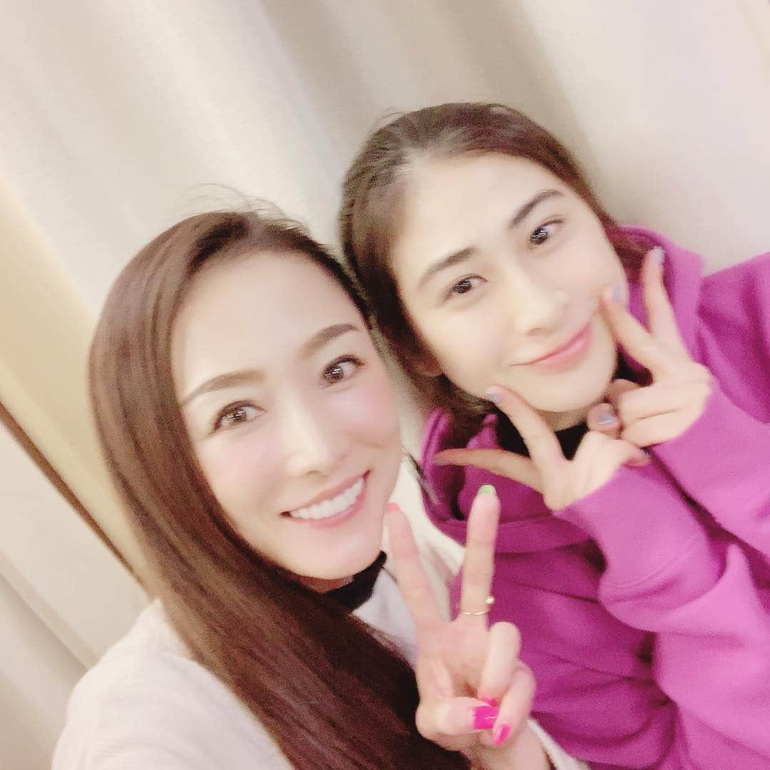 杏さゆりさんのインスタグラム写真 - (杏さゆりInstagram)「今日も稽古お疲れ様でした😌💕 . 2度目の共演者の #関谷真由 ちゃんと😆❤️ . ひとまわり下の同じ亥年🐗✨ . 私の娘、徳子を素敵に演じております❤️ . #真YOSHITSUNE #YOSHITSUNE #舞台 #stageshow #杏さゆり #SayuriAnzu」4月20日 0時09分 - anzu_sayuri_official