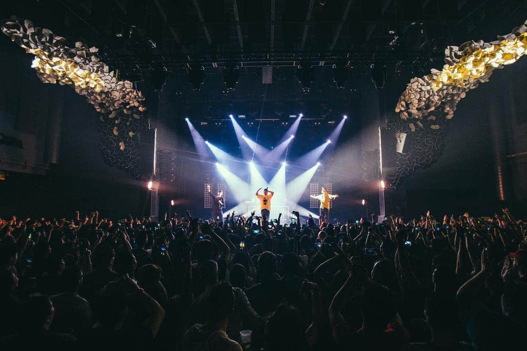 TABLO さんのインスタグラム写真 - (TABLO Instagram)「Last night in AUSTIN! YEE-HAW!!! 🤠 Houston & Dallas coming up!!! — 📸 by @Bobo.xxndigo tour management: @enmgmt tickets at epikhigh.com — #epikhigh2019tour #austin #texas」4月20日 0時08分 - blobyblo