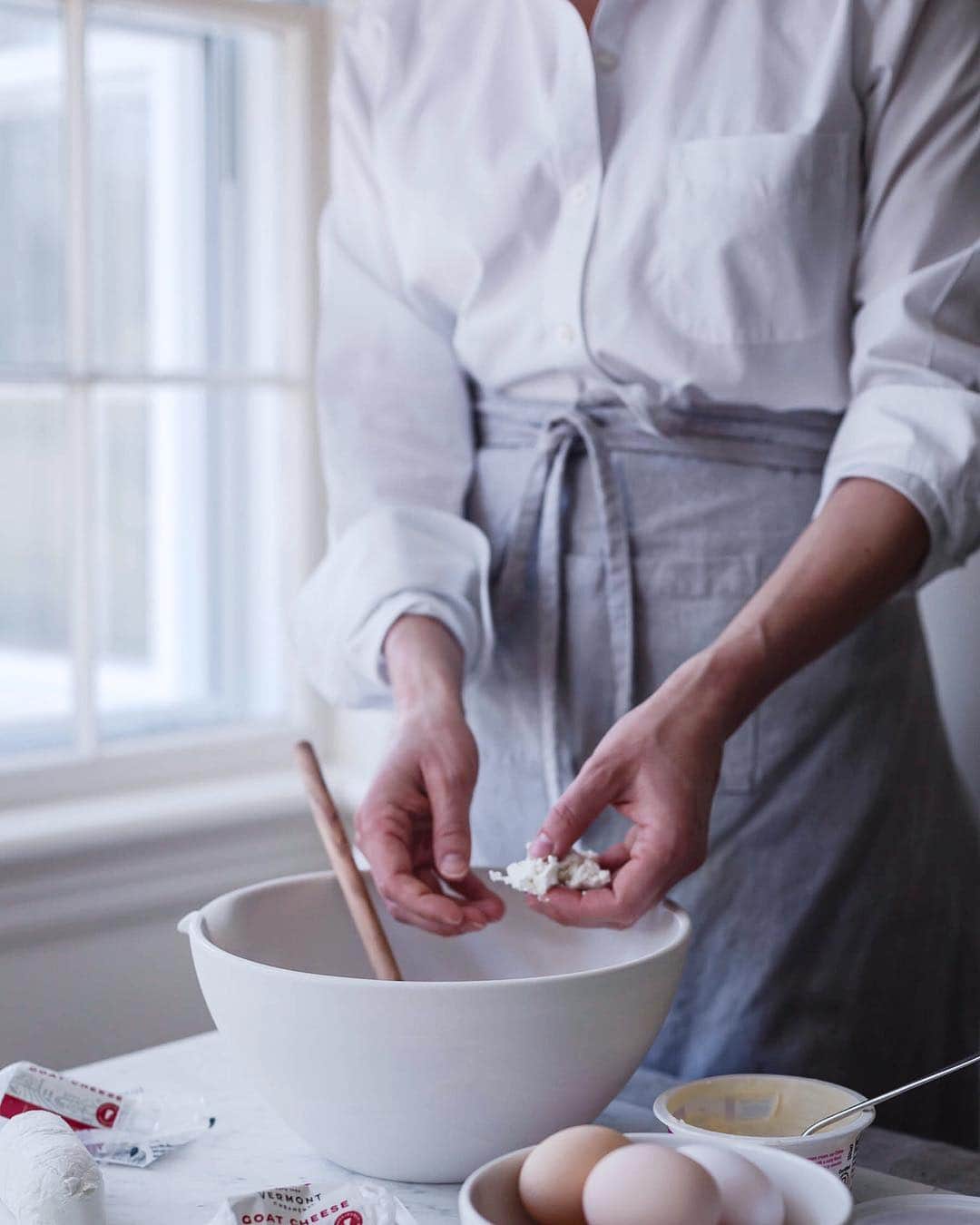 Krissyのインスタグラム：「preparations for a weekend meal are underway - making up a quick batch of my new favorite spring dish - goats cheese gnudi - they rest for 3 days and become the most pillowy delight things I’ve ever eaten - paired with a buttery pea sauce - it’s all things spring here at cottage farm . Outside the warm but ferocious winds are shaking all the newly budded trees and the hens have taken cover under the azaleas - likely plotting a dash for the coop . . Find the recipe for these goats Cheese Gnudi through the link in profile - perfect for pairing with all the beautiful spring produce that is flooding the markets now . . . . . #cottagefarm #eleganceintheeveryday #cheesebutterlove #habitandhome #seasonspoetry #morningslikethese #thatauthenticfeeling #embracingtheslowerlife #allwhatsbeautiful #myeverydaymagic #momentsofmine #nestandflourish #cottagestyle #verilymoment #littlestoriesofmylife #countrysideliving #inmykitchen」