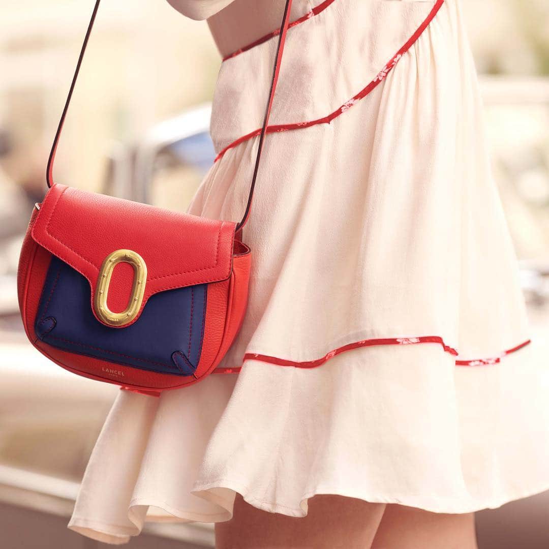 のインスタグラム：「Printemps = envie de style et de légèreté ! Romane + summer dress are always a good fit. #RomanebyLancel  #SpringStyle #Lancel PS : vous pouvez retrouver notre Romane en boutique et très bientôt sur ‪‪Lancel.com‬‬ PS: you can find our Romane in stores and very soon on ‪‪Lancel.com‬‬」